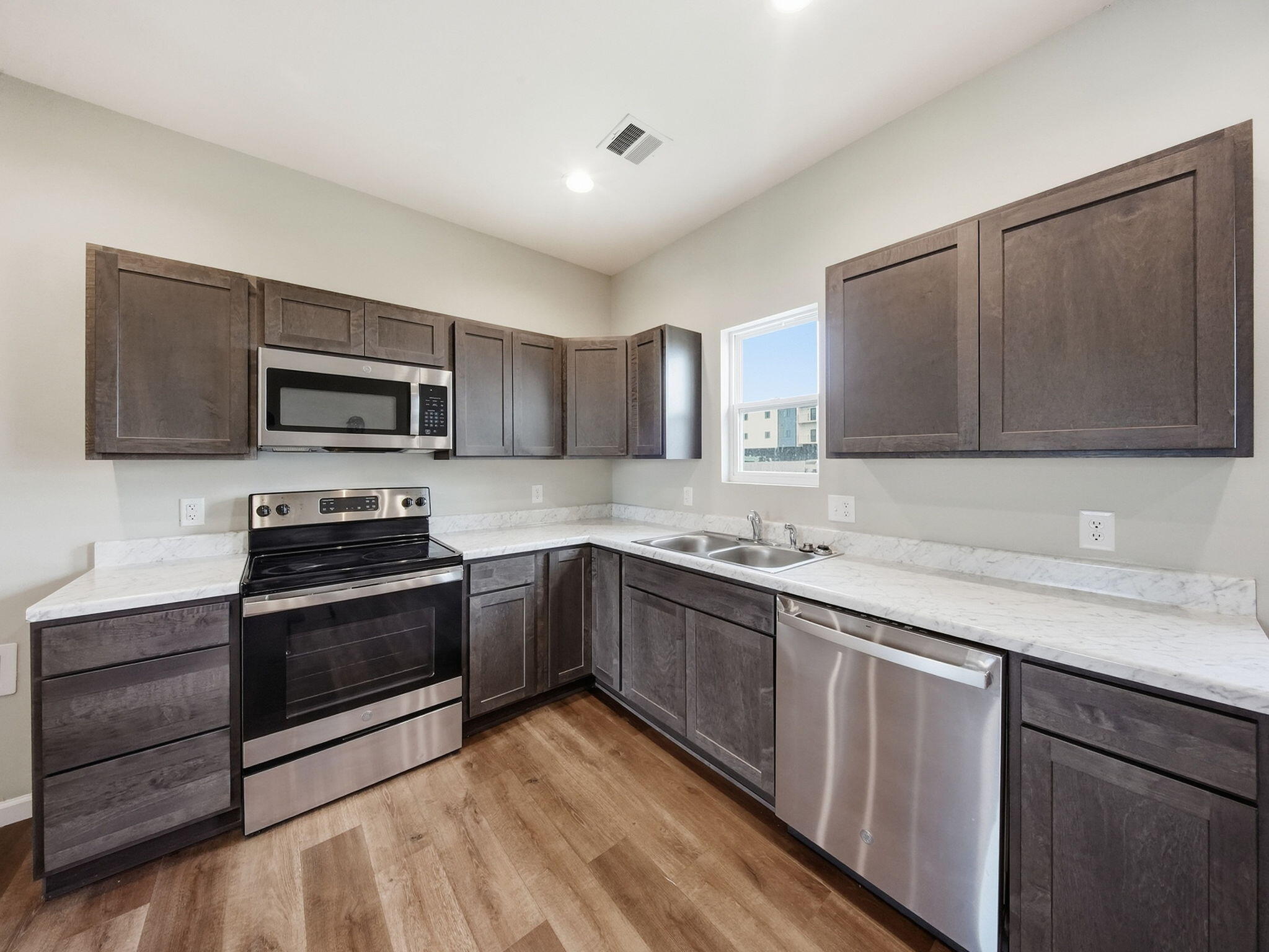103 West Bluegrass Street Property Photo 3