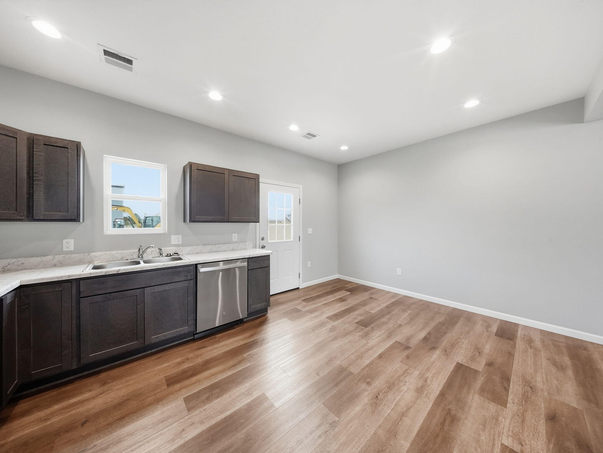 103 West Bluegrass Street Property Photo 4