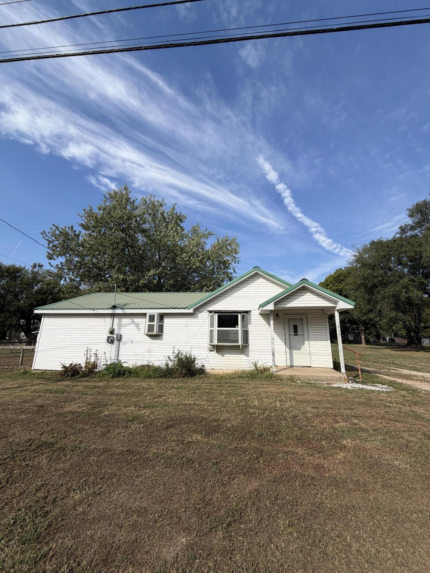 1049 South Hudson Avenue Property Photo 1