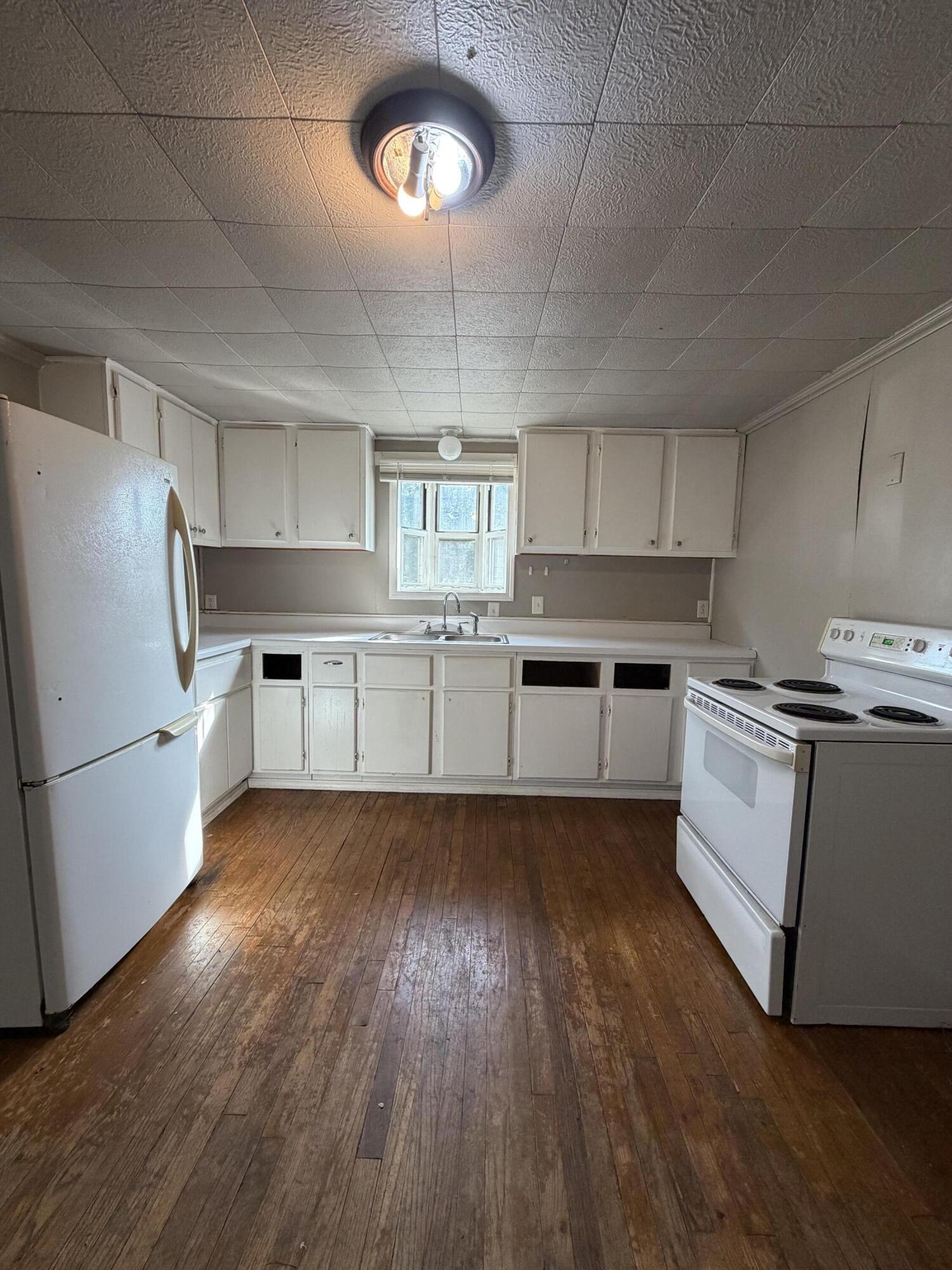 1049 South Hudson Avenue Property Photo 4
