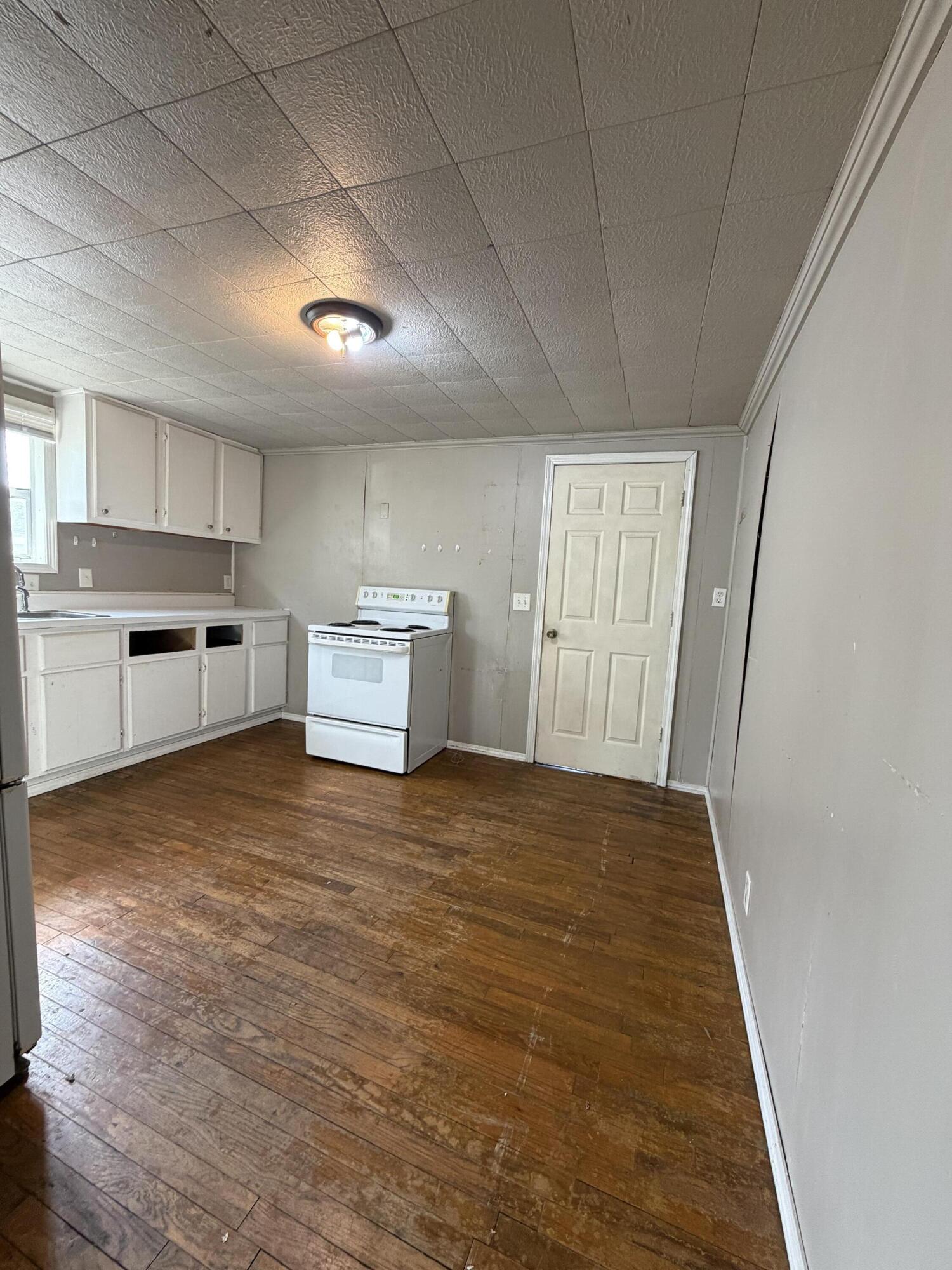 1049 South Hudson Avenue Property Photo 5