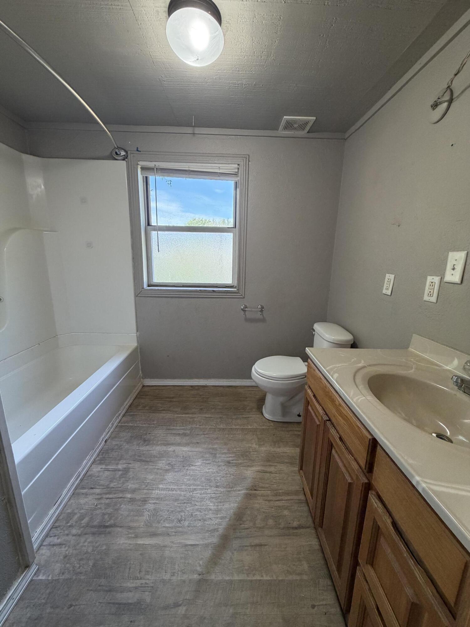1049 South Hudson Avenue Property Photo 8