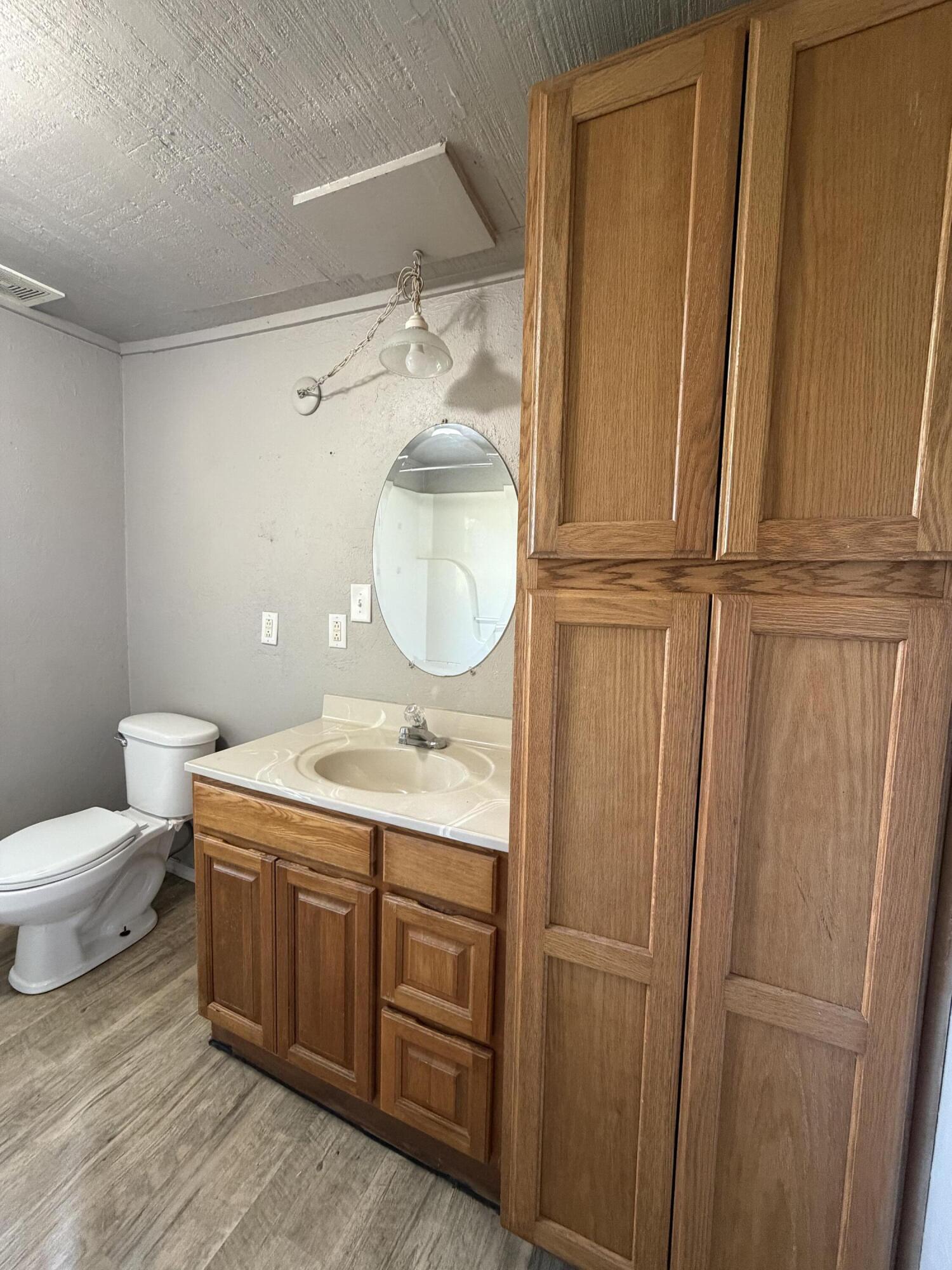 1049 South Hudson Avenue Property Photo 9