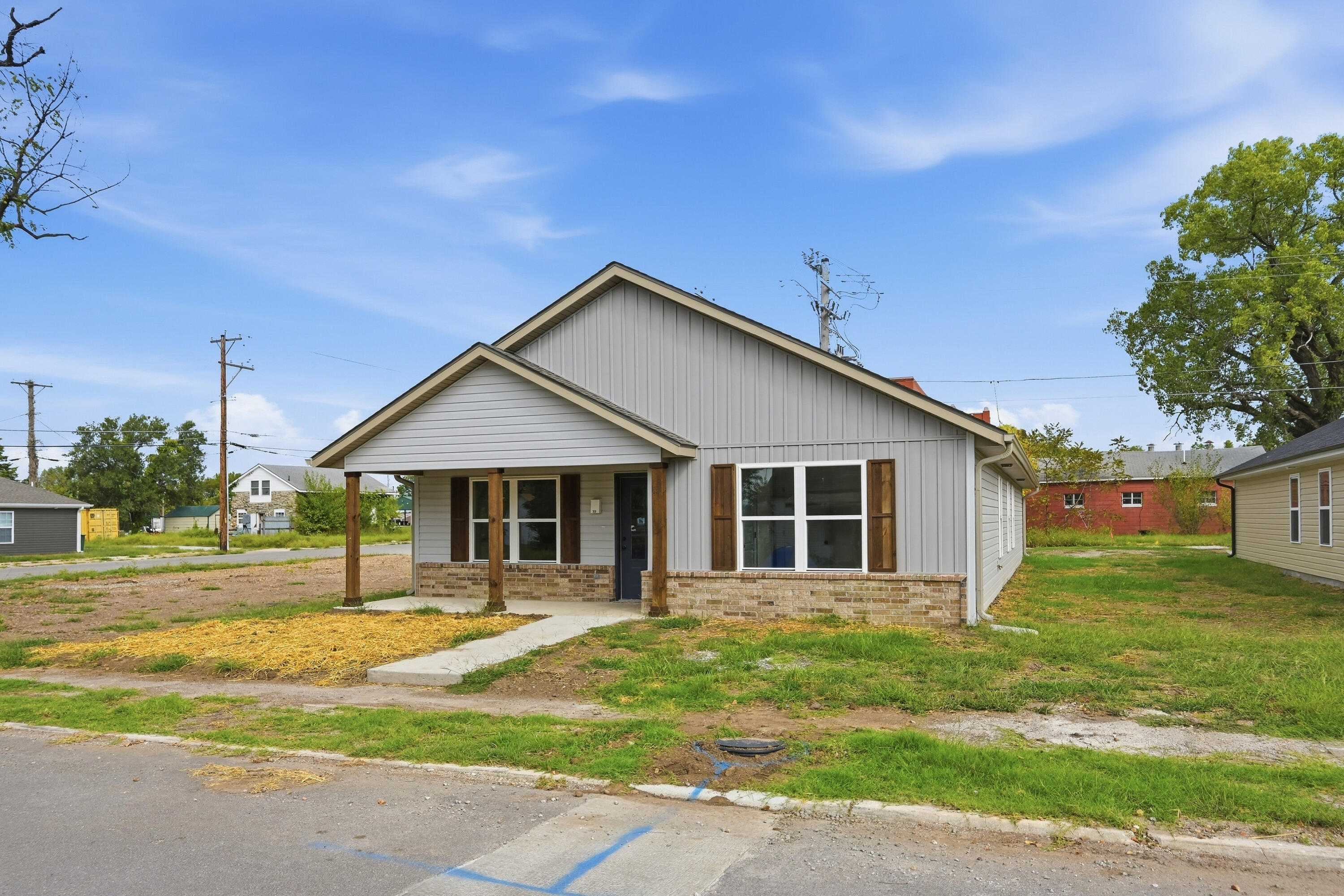 318 West Daugherty Street Property Photo 4