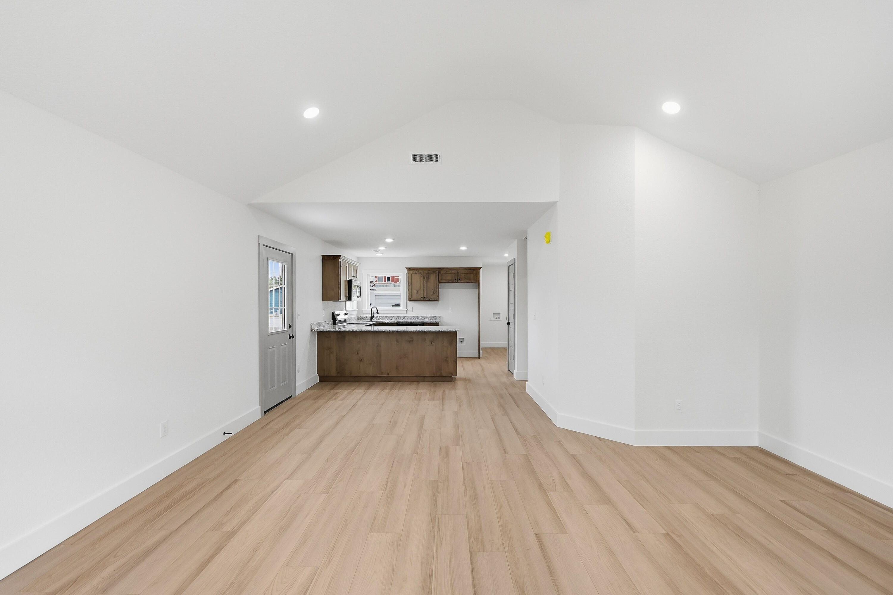 318 West Daugherty Street Property Photo 6