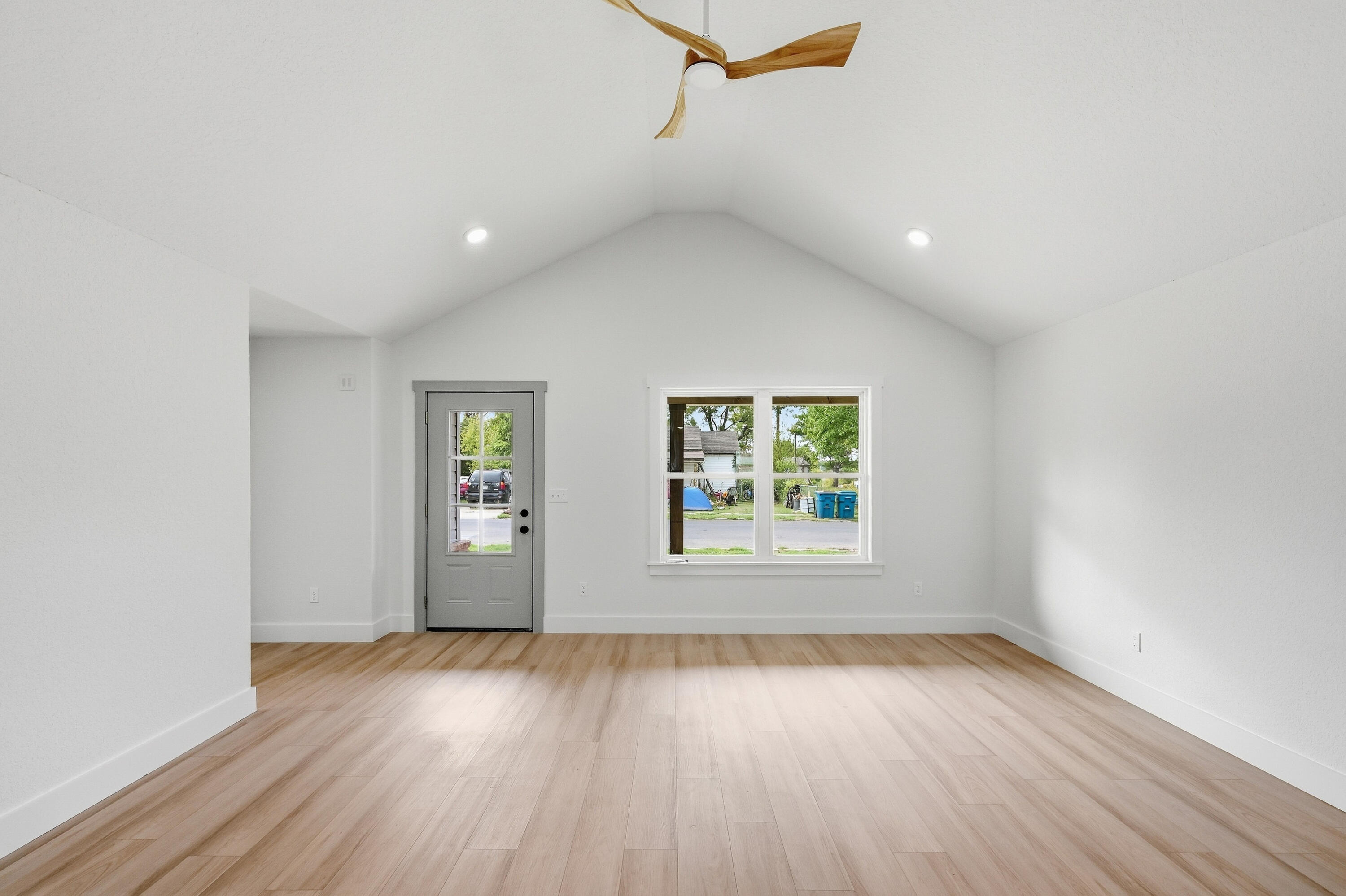 318 West Daugherty Street Property Photo 8