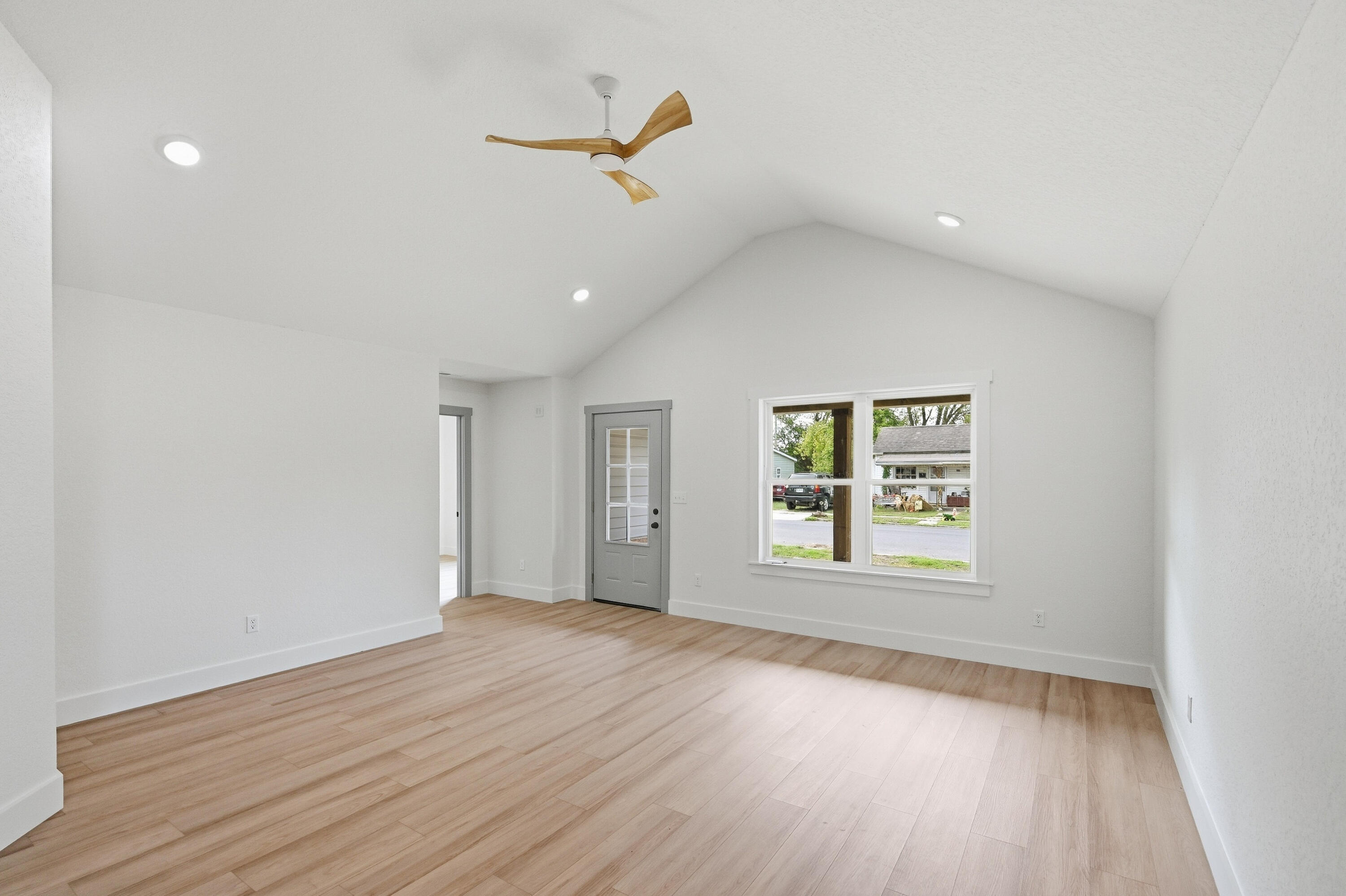 318 West Daugherty Street Property Photo 9