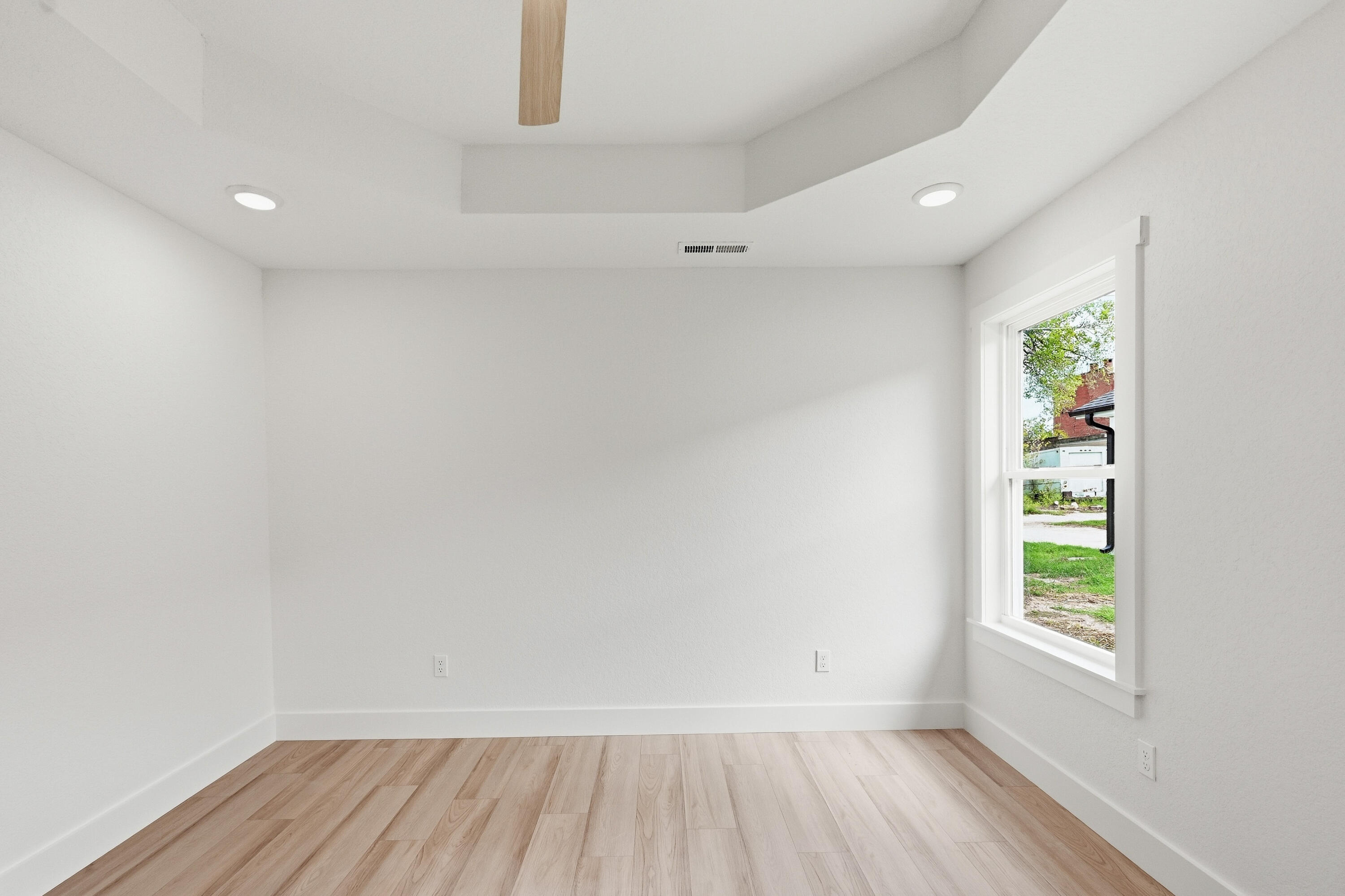 318 West Daugherty Street Property Photo 22