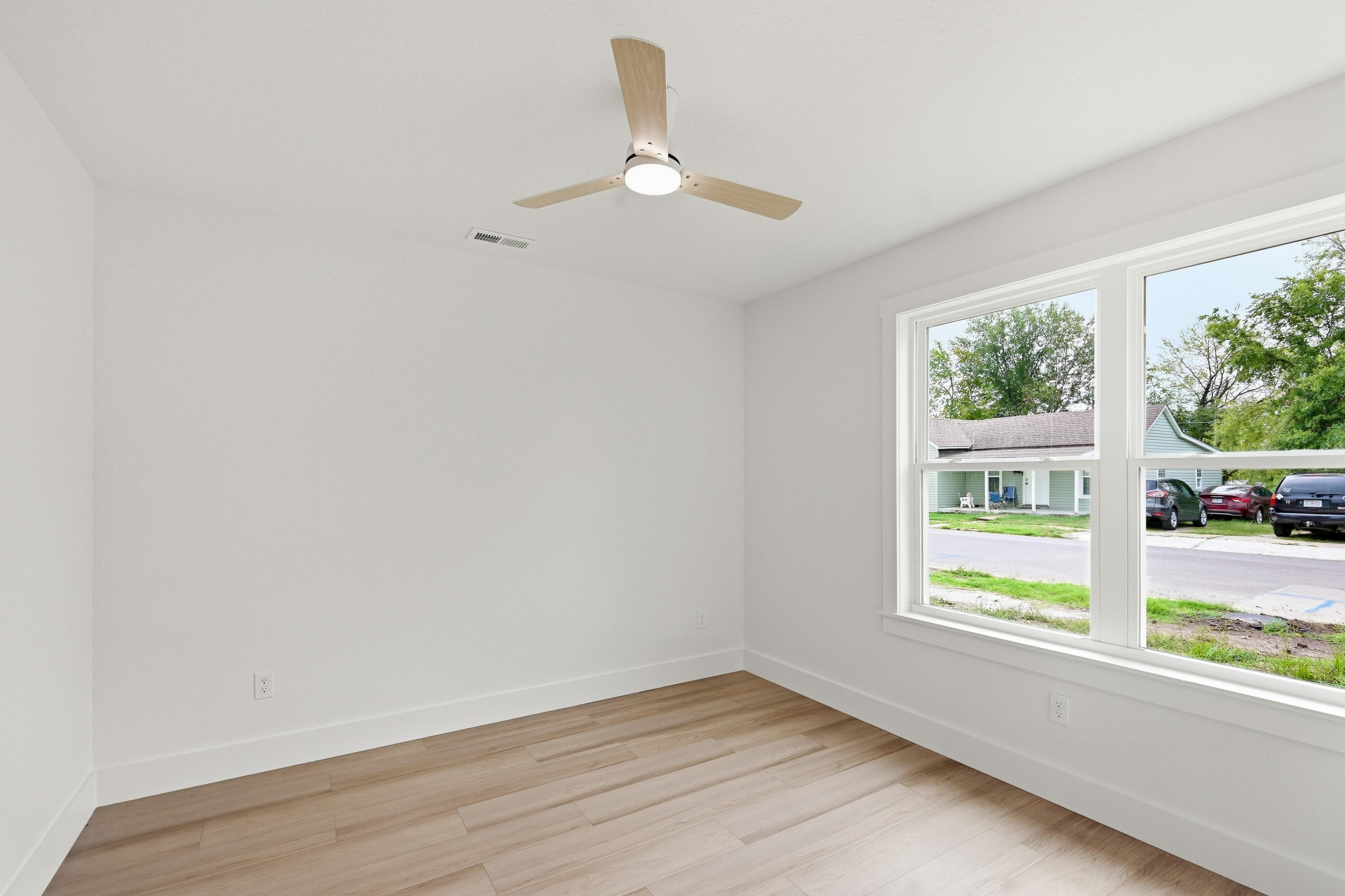 318 West Daugherty Street Property Photo 29