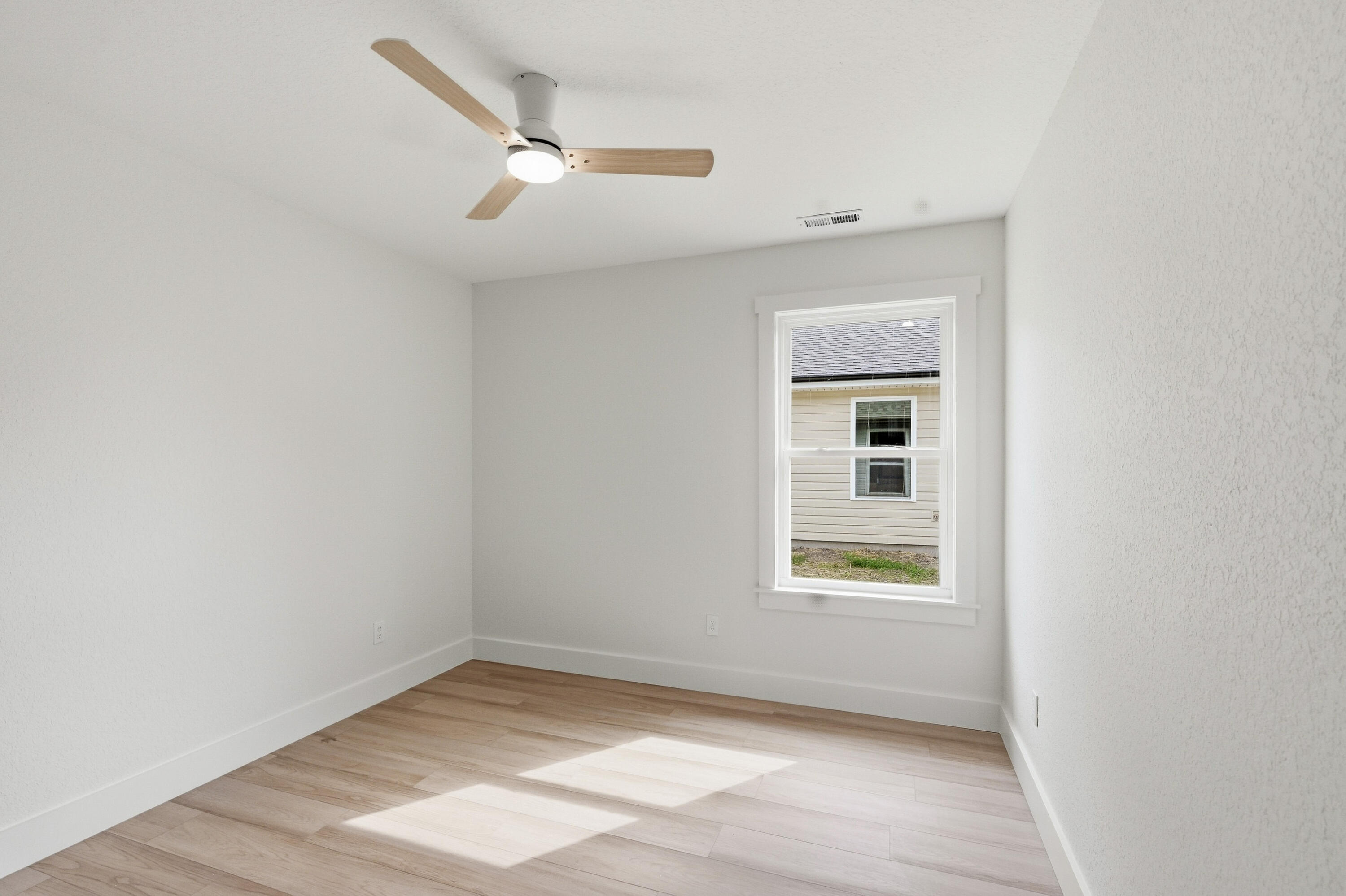 318 West Daugherty Street Property Photo 36