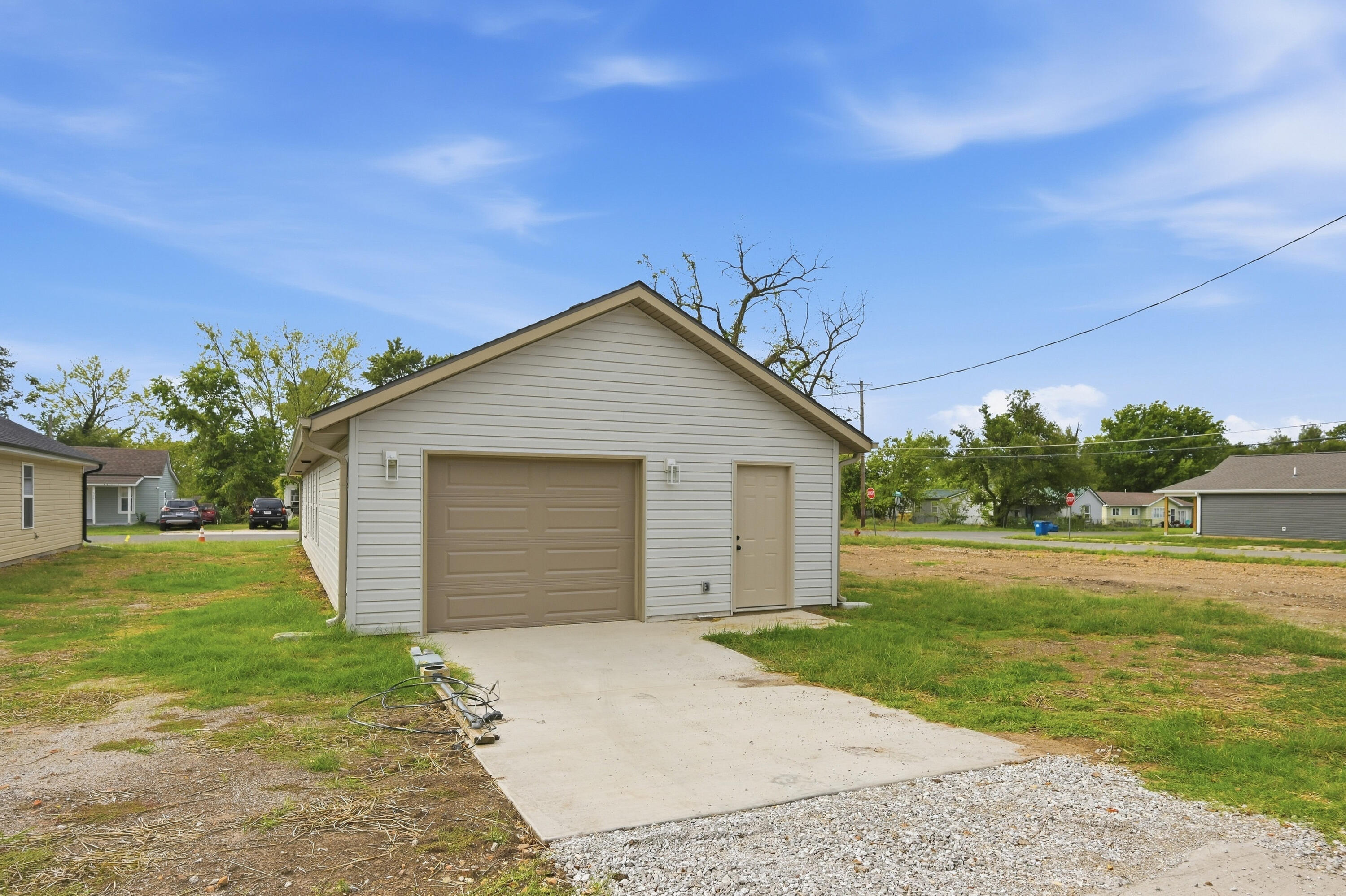318 West Daugherty Street Property Photo 40