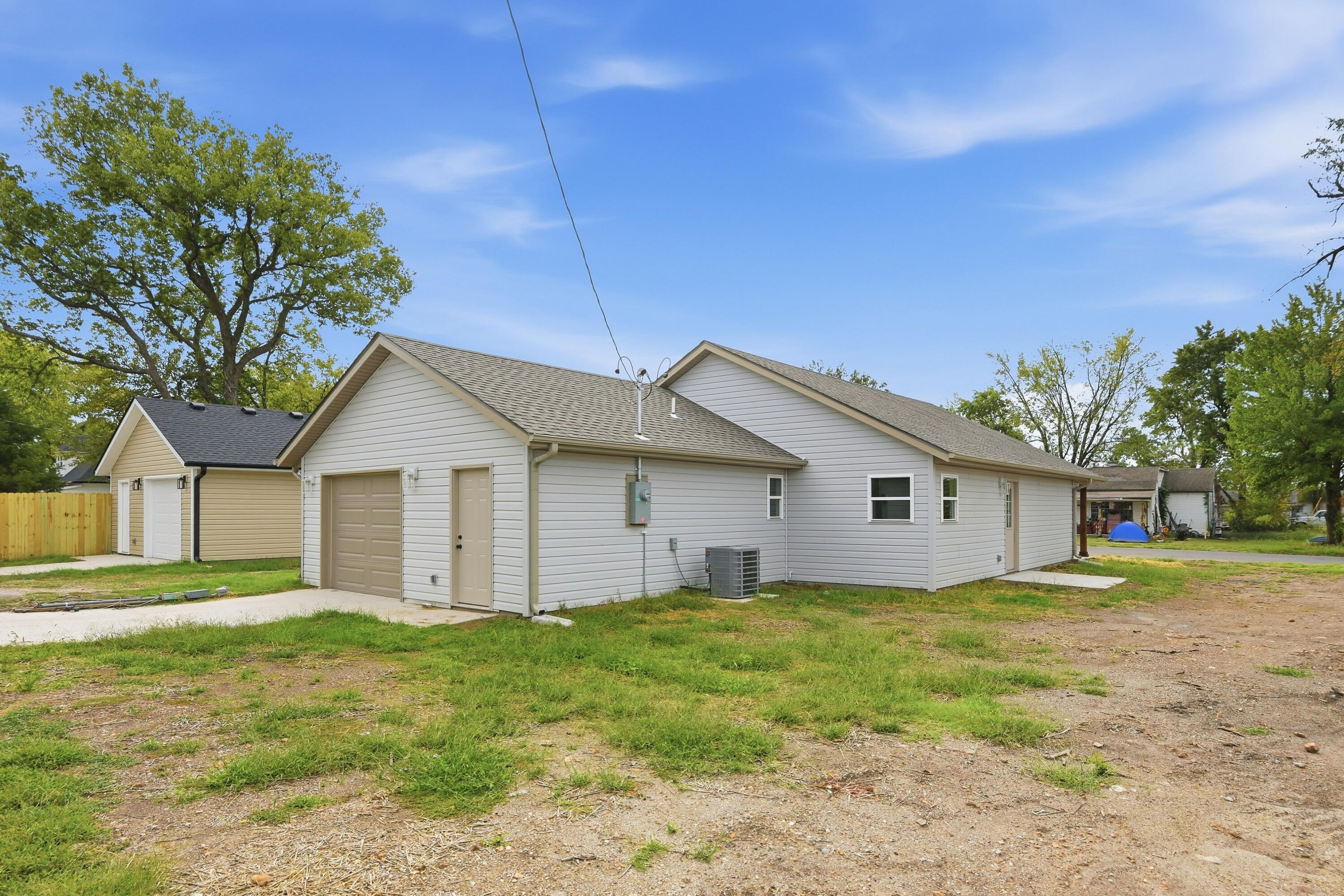318 West Daugherty Street Property Photo 41