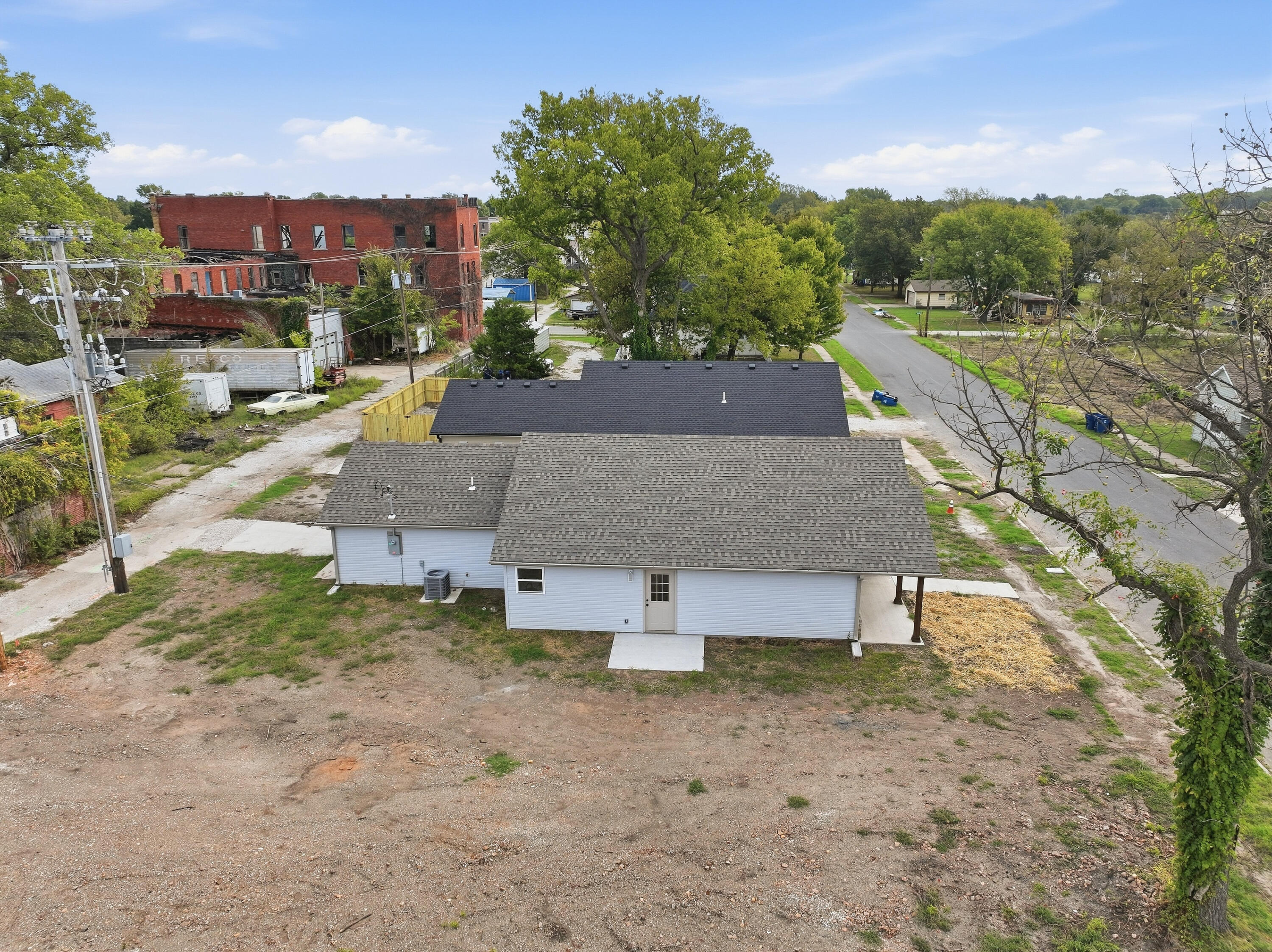 318 West Daugherty Street Property Photo 42