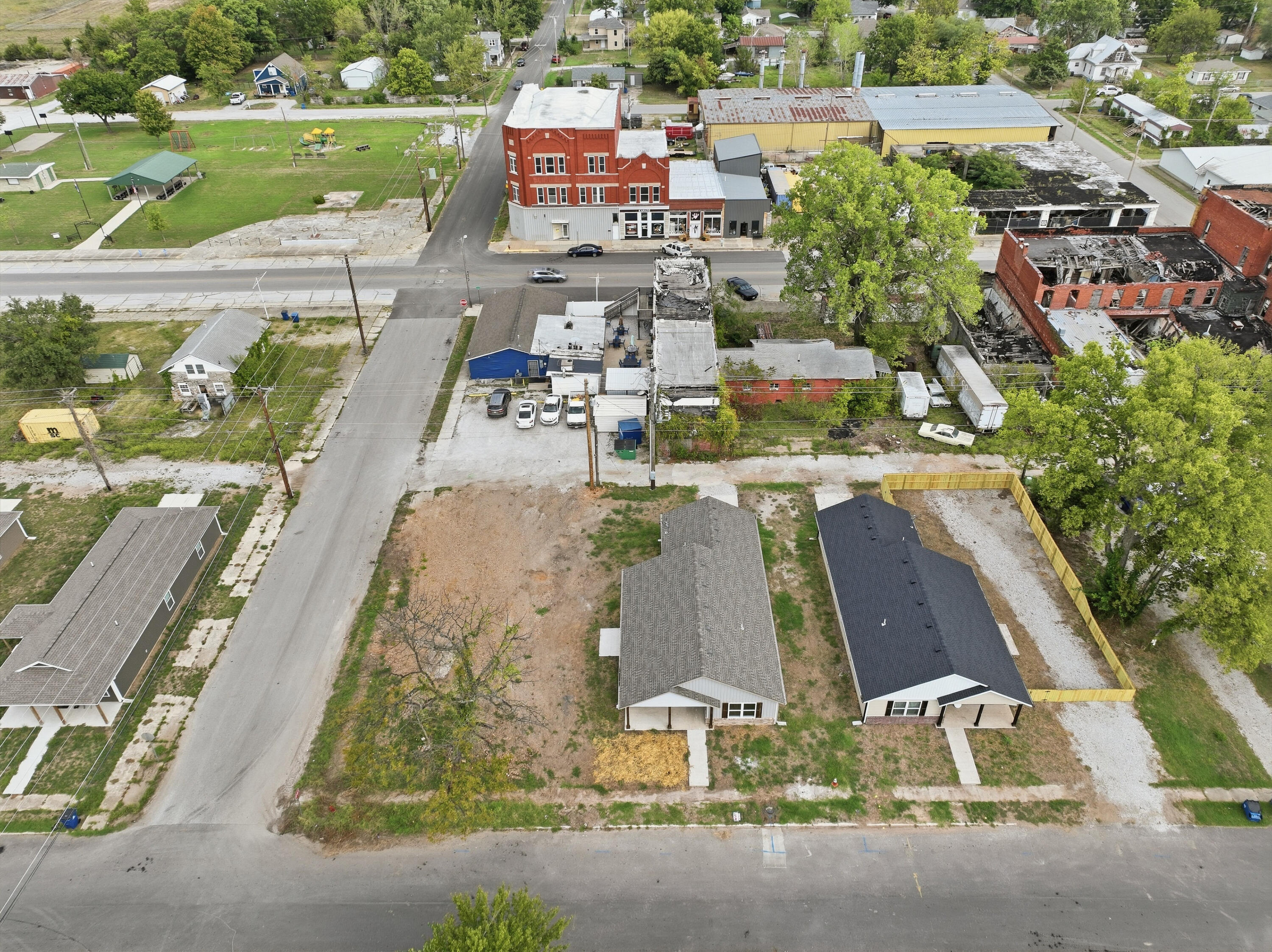 318 West Daugherty Street Property Photo 46