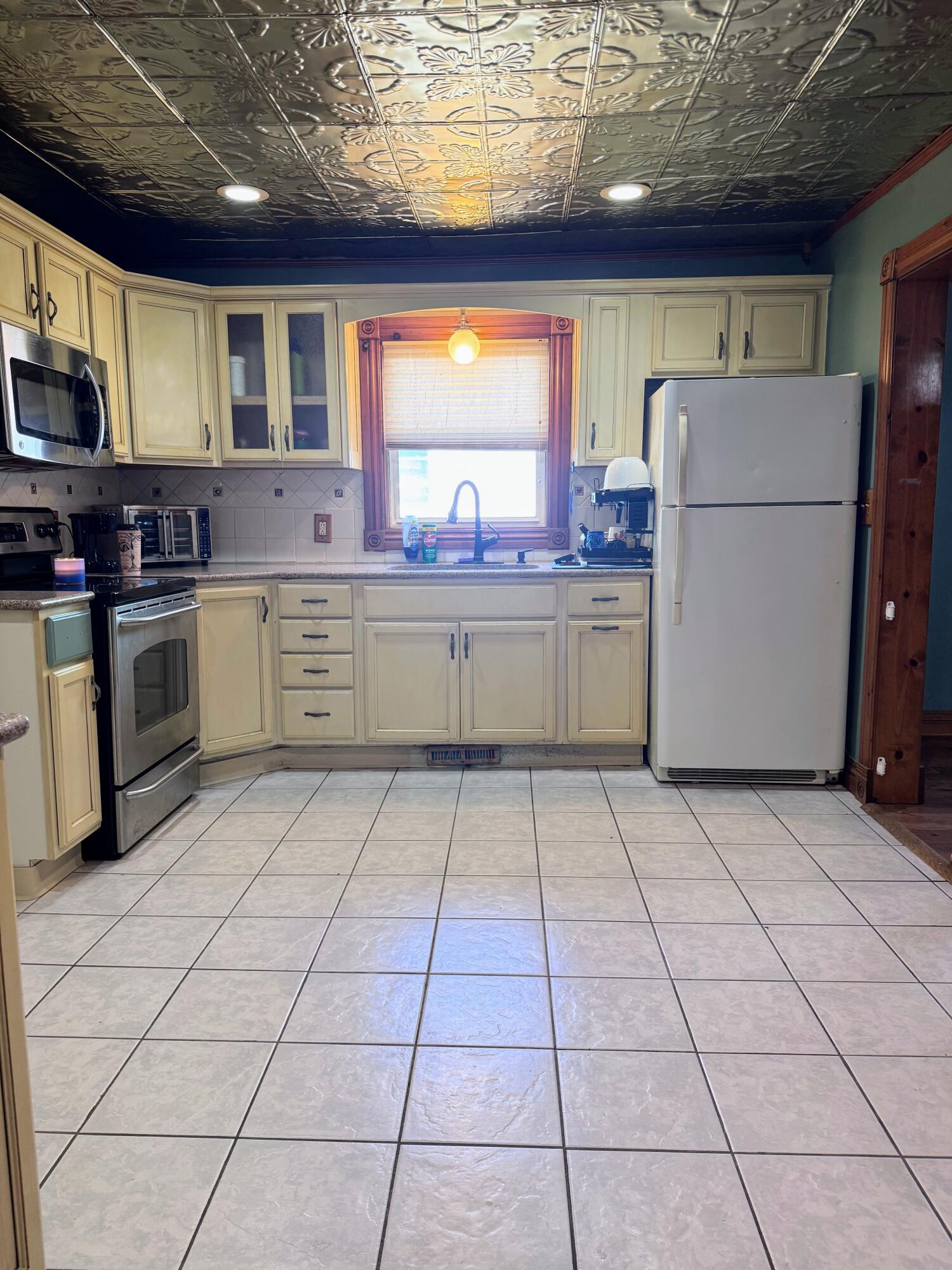 1125 South Main Avenue Property Photo 14