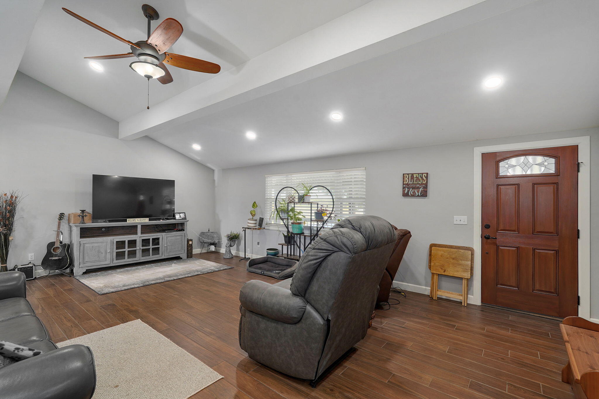 9407 Lawrence 1170 Property Photo 6