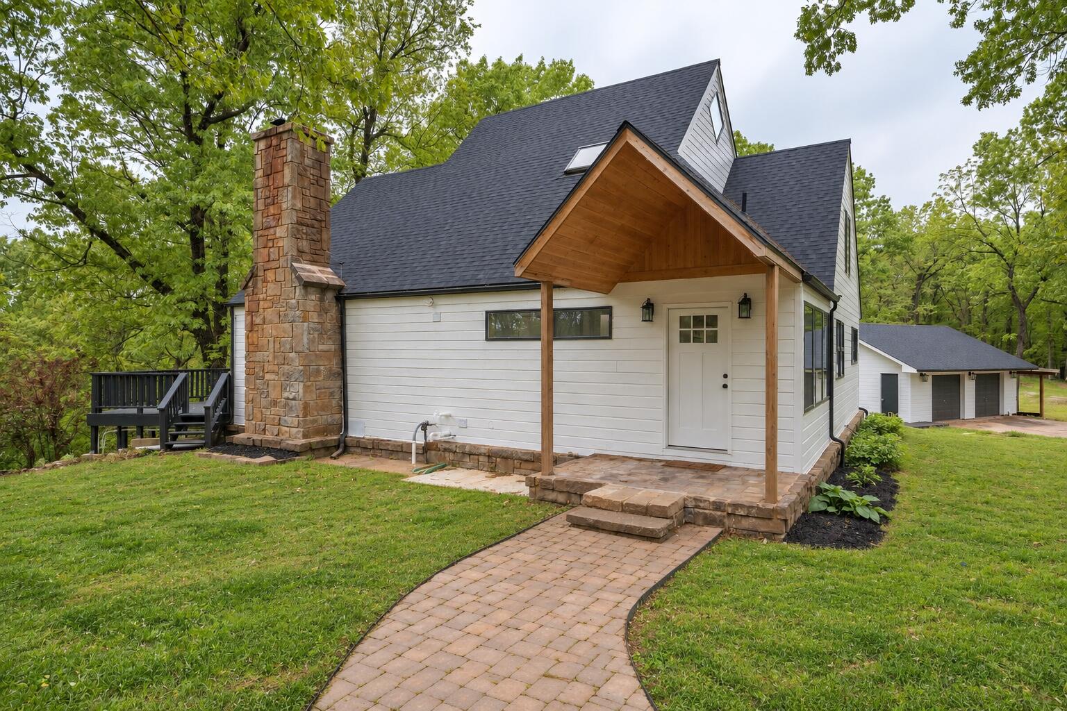 18576 Hereford Road Property Photo 4