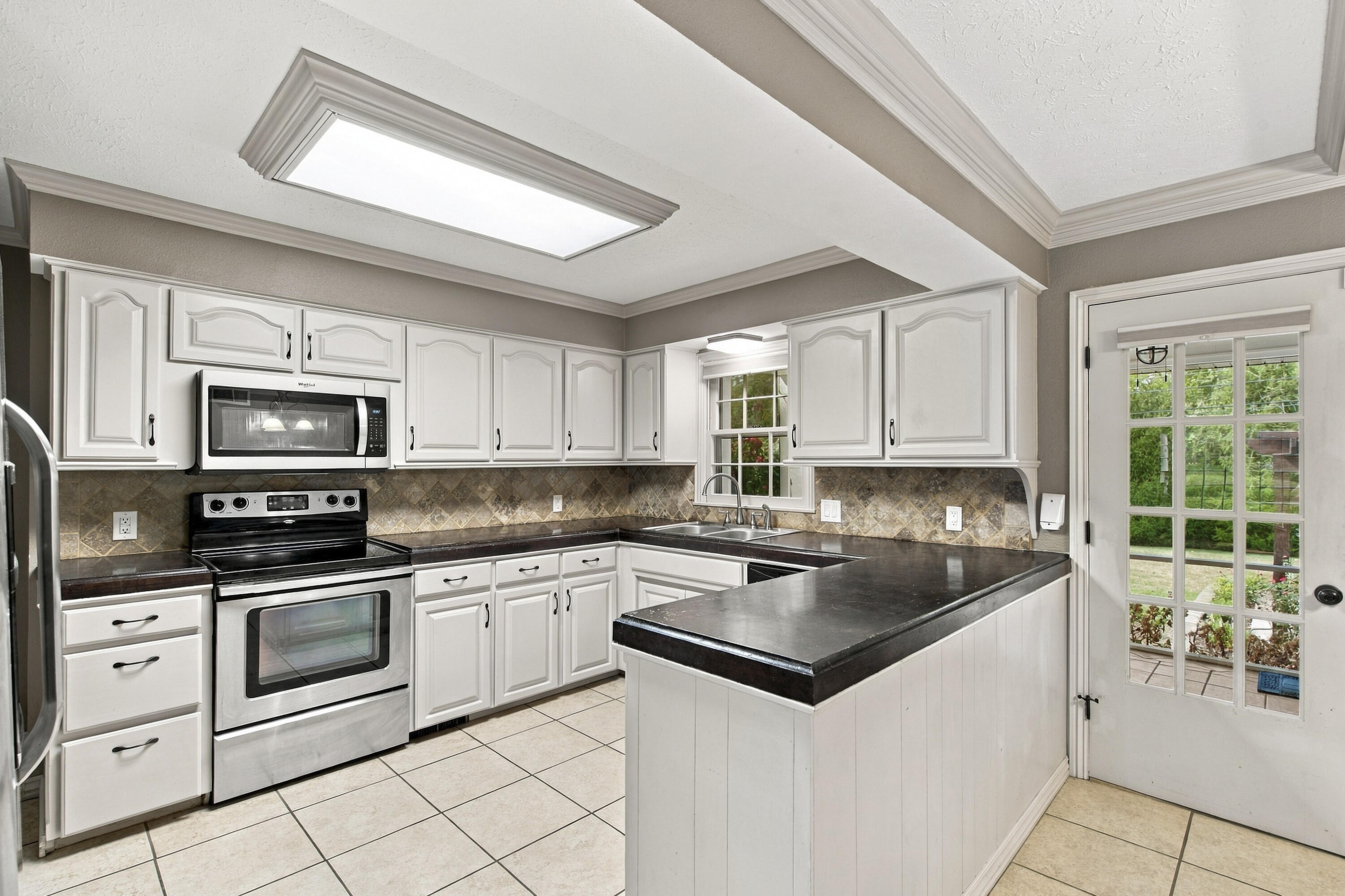1905 South Ventura Avenue Property Photo 14