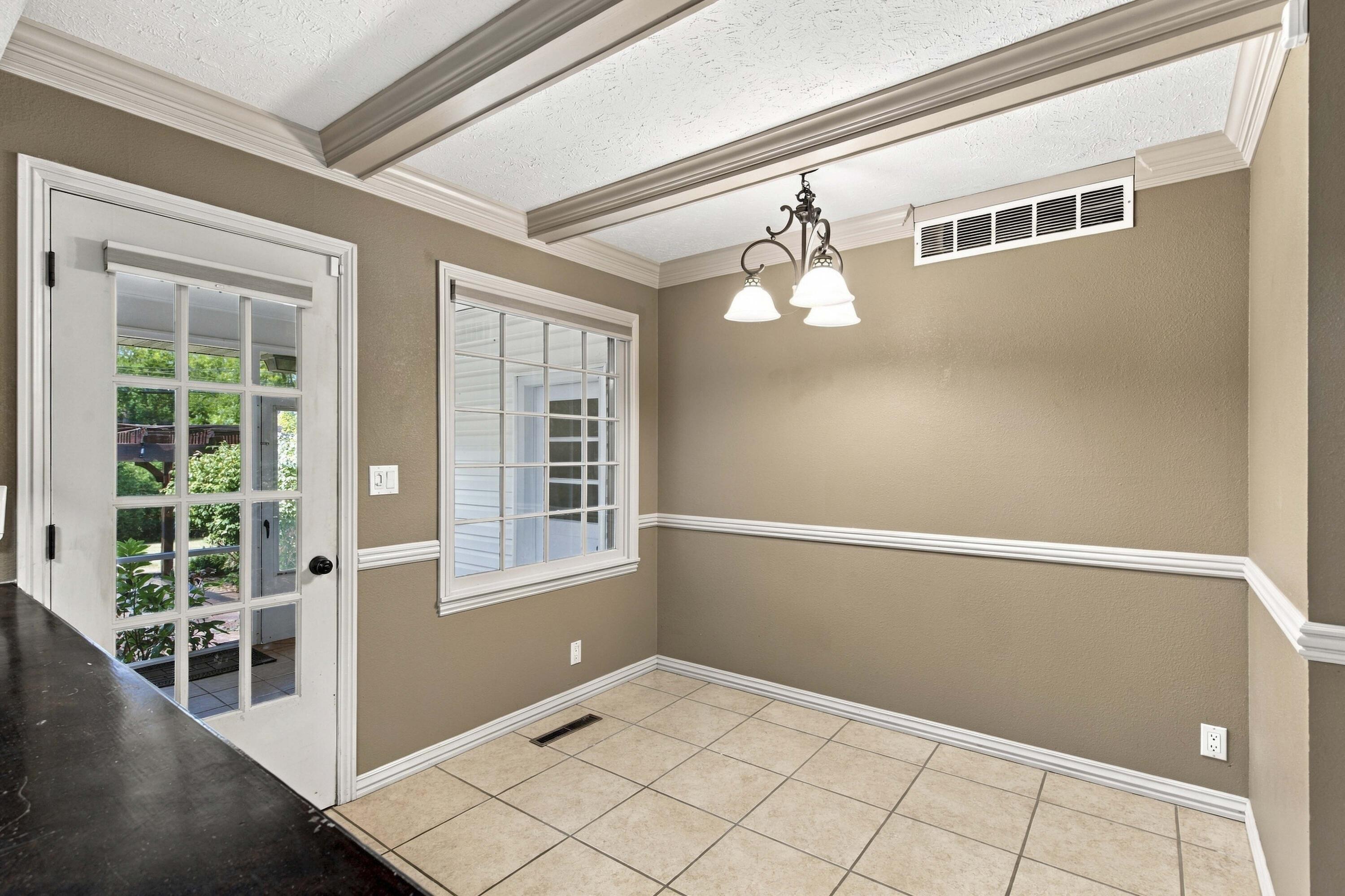 1905 South Ventura Avenue Property Photo 17