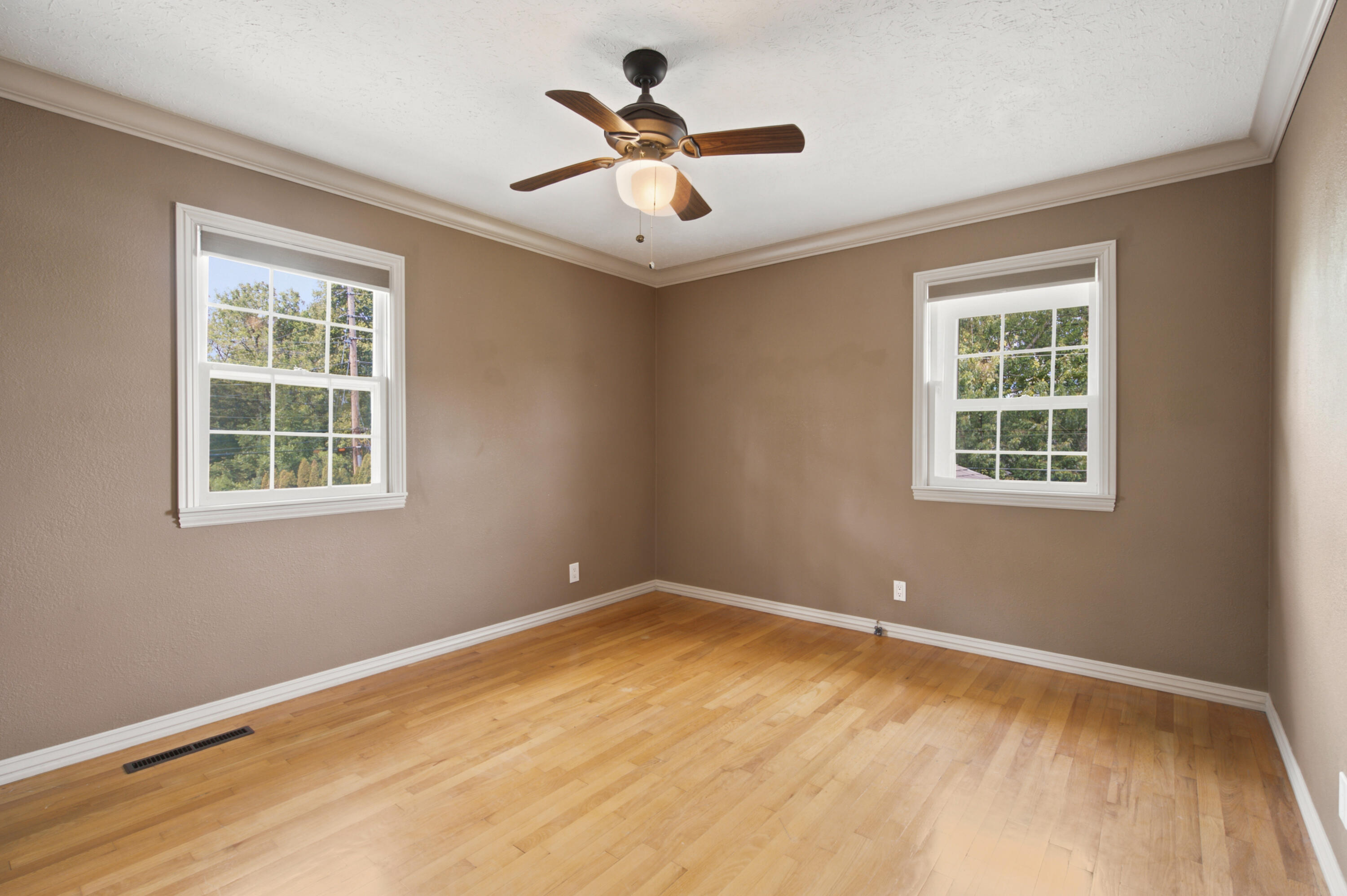 1905 South Ventura Avenue Property Photo 23