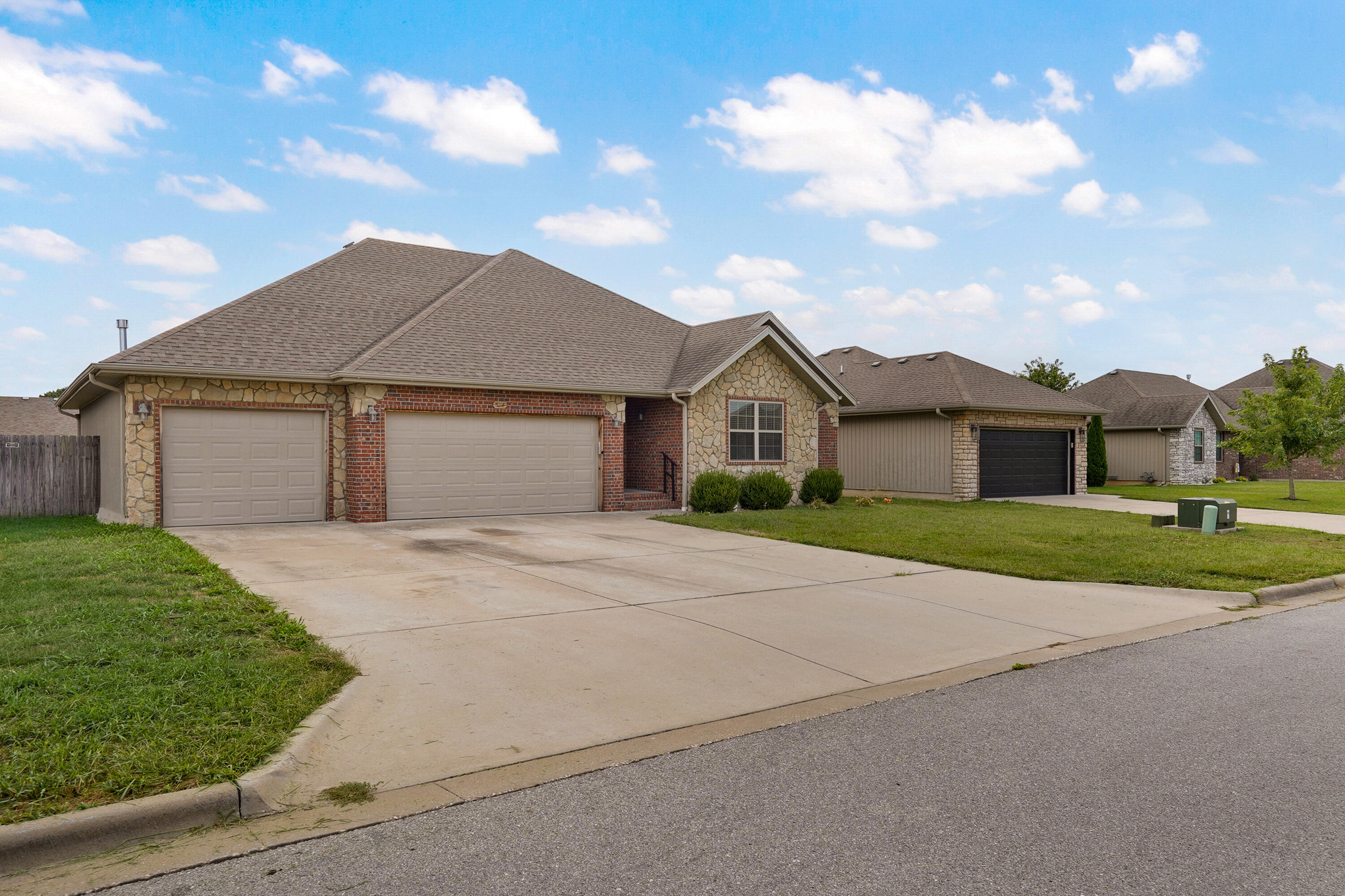 674 North Rockingham Avenue Property Photo 4