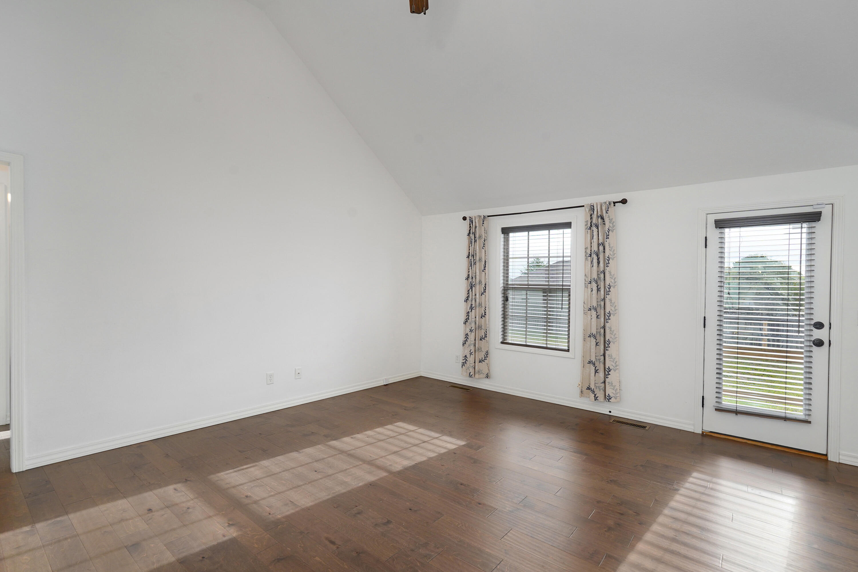 674 North Rockingham Avenue Property Photo 9