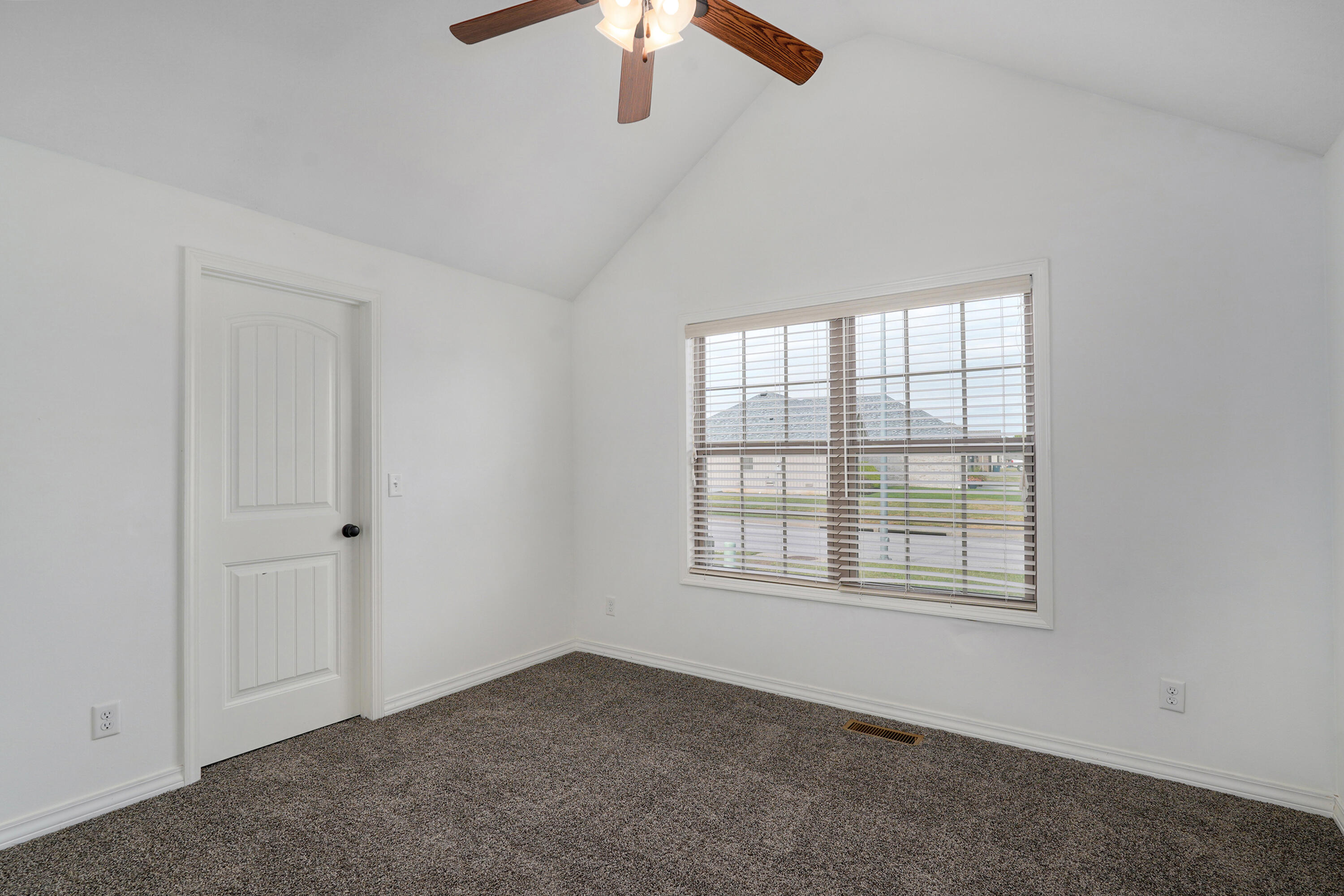 674 North Rockingham Avenue Property Photo 19