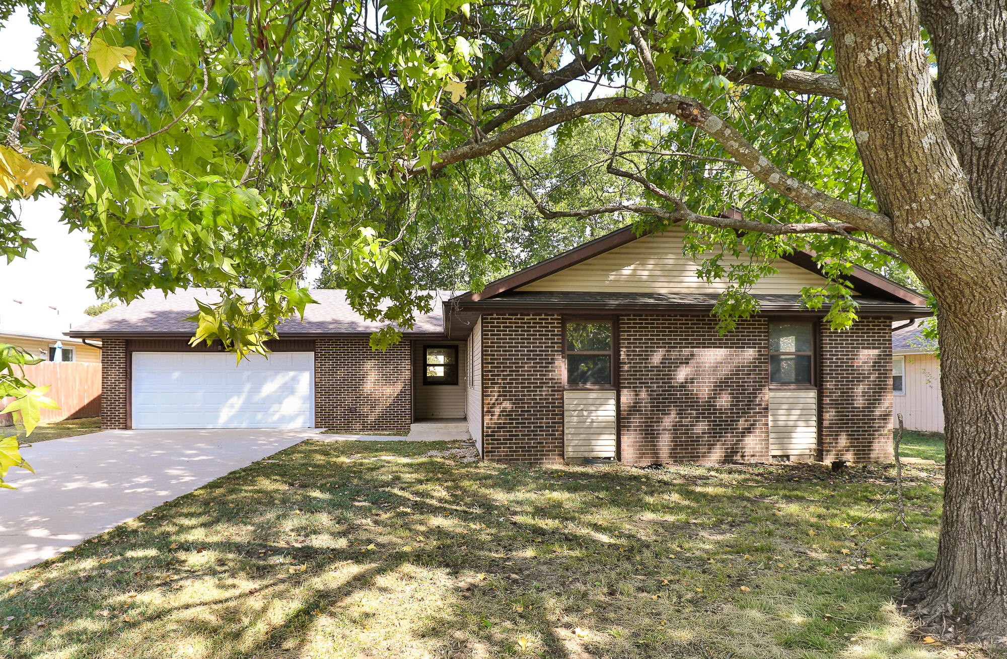 2117 West Northwood Street Property Photo 1