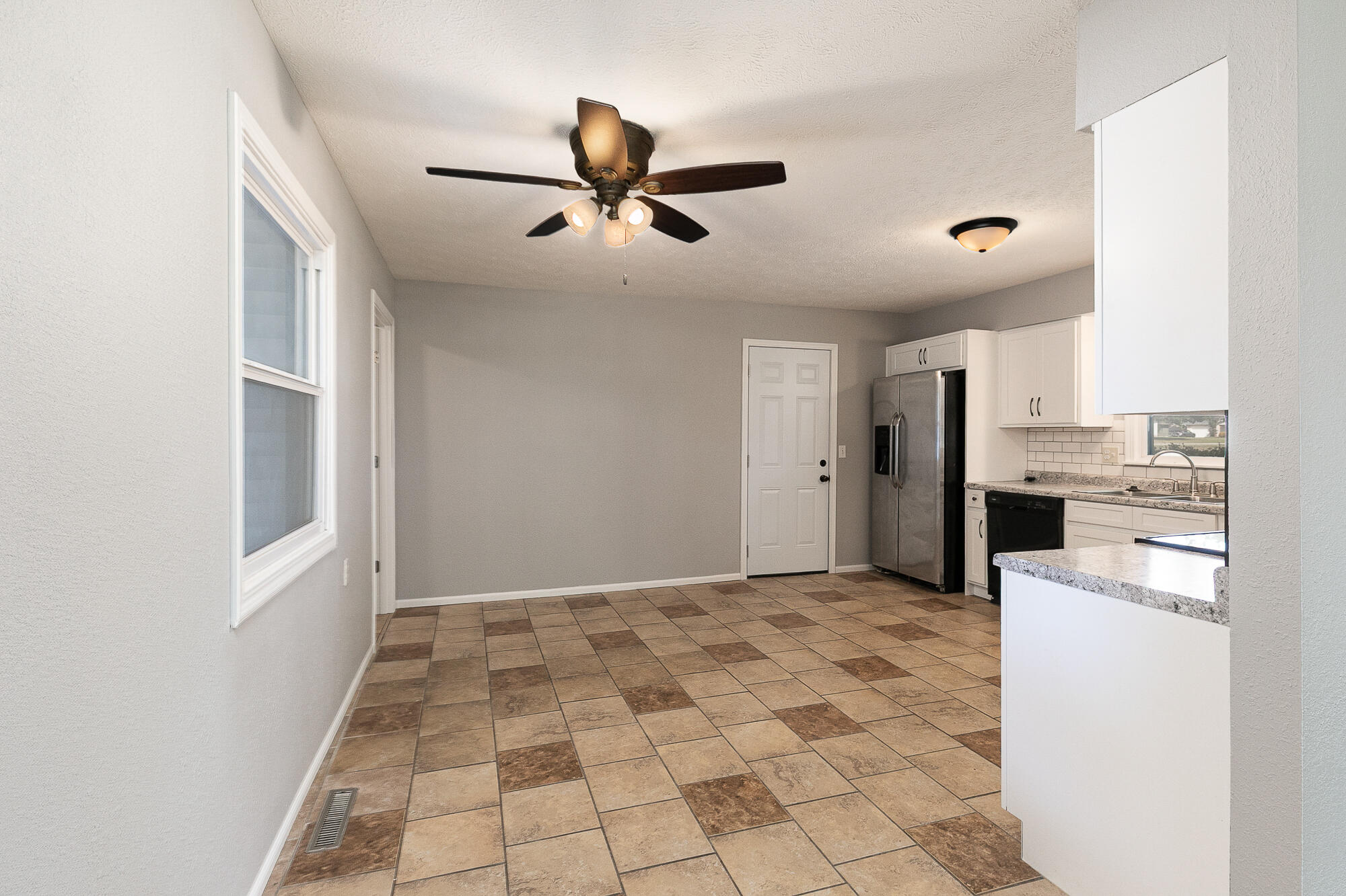 2117 West Northwood Street Property Photo 6