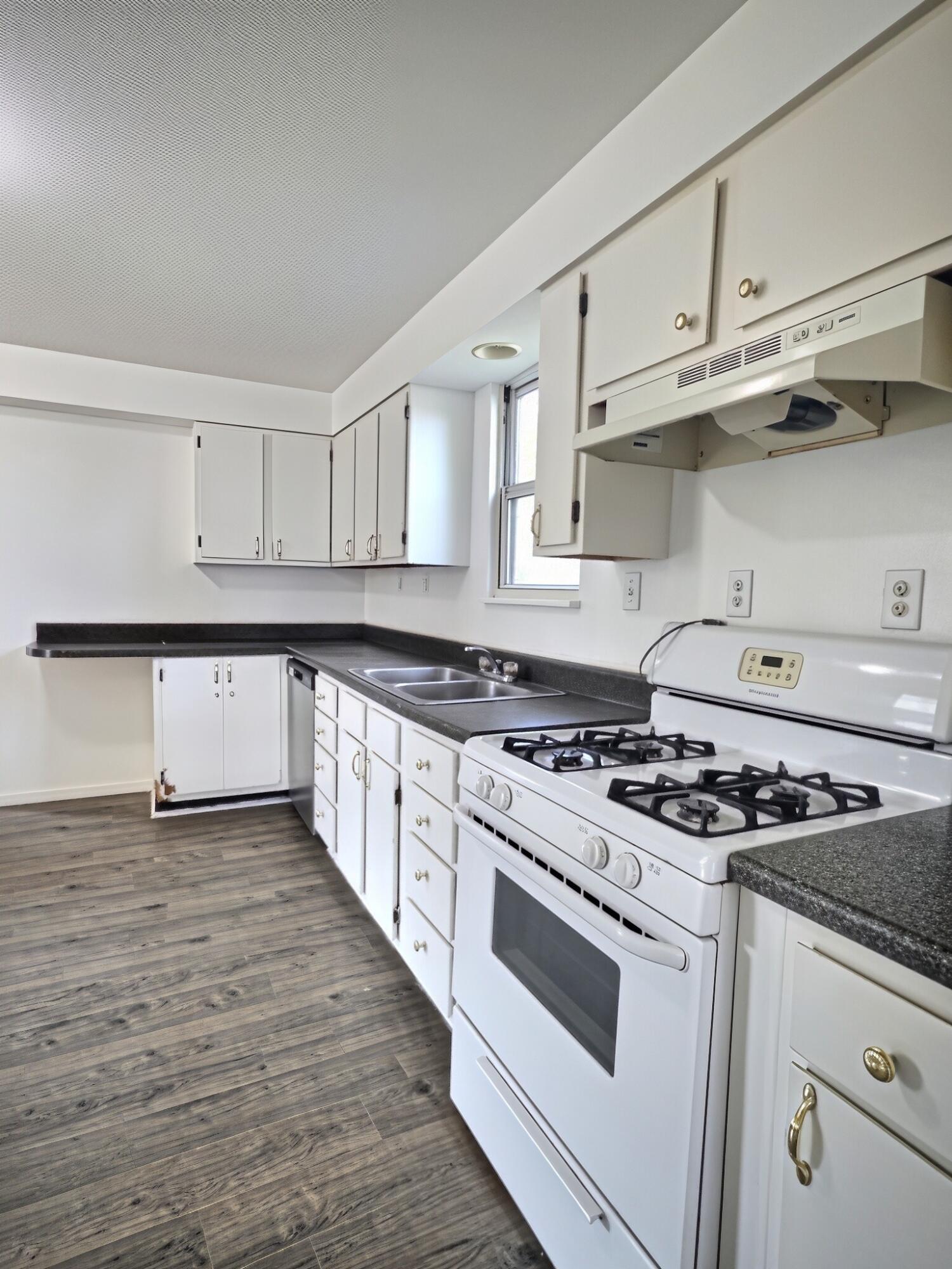 600 West 4th Street Property Photo 13