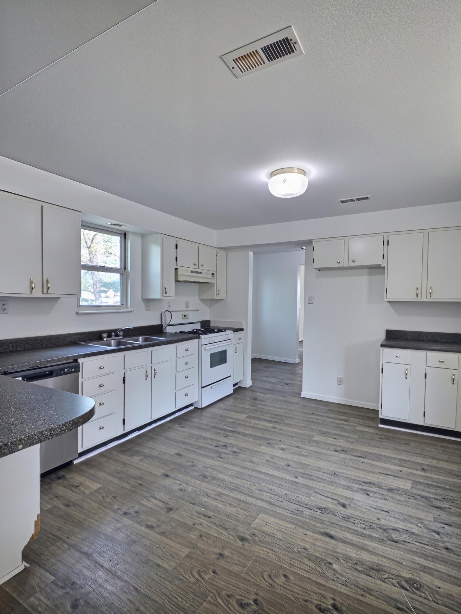 600 West 4th Street Property Photo 15