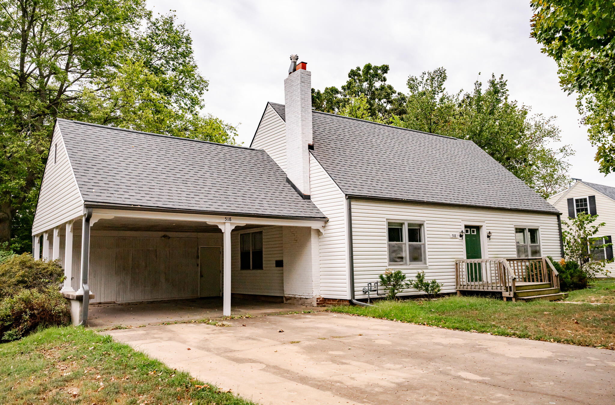 518 West College Street Property Photo 2