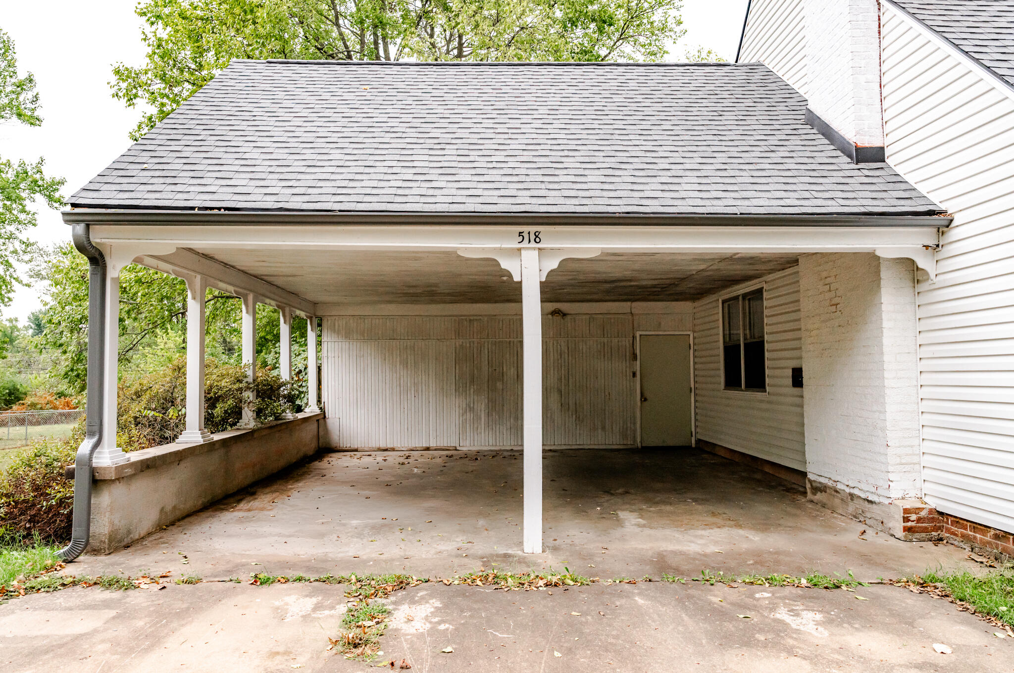 518 West College Street Property Photo 4