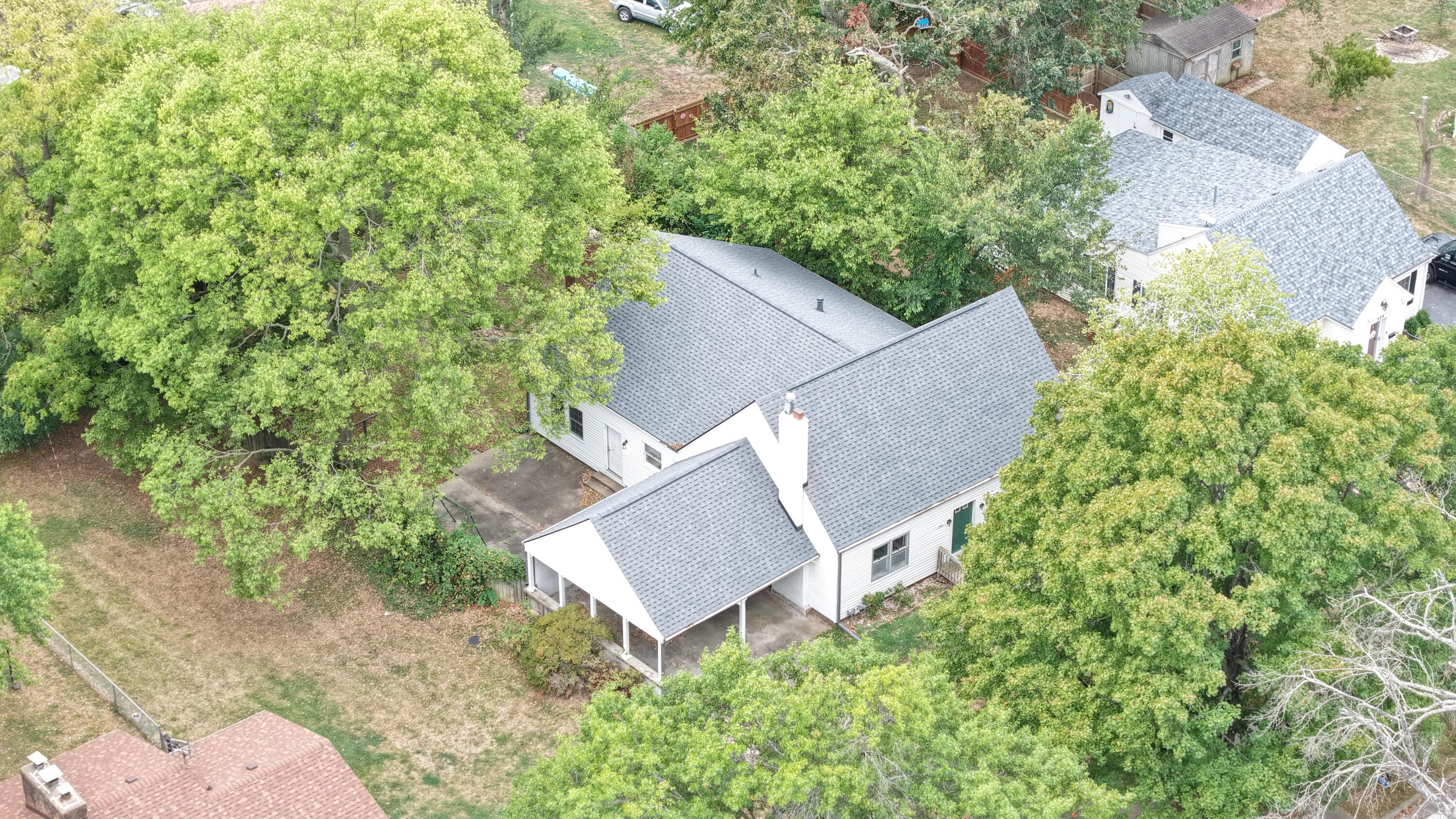 518 West College Street Property Photo 5