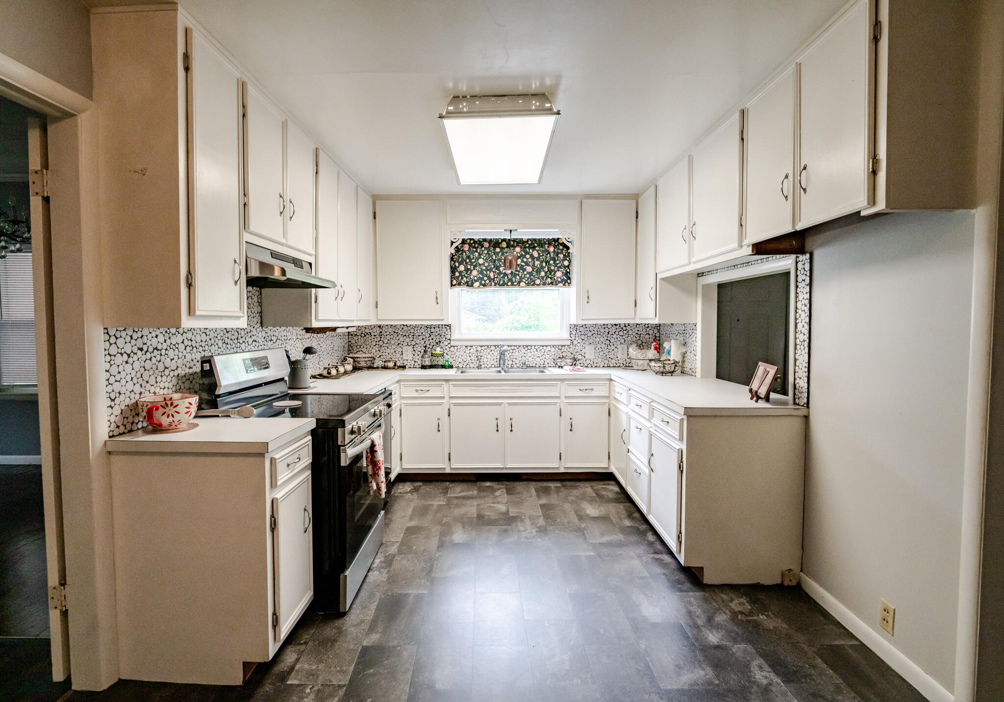 518 West College Street Property Photo 11