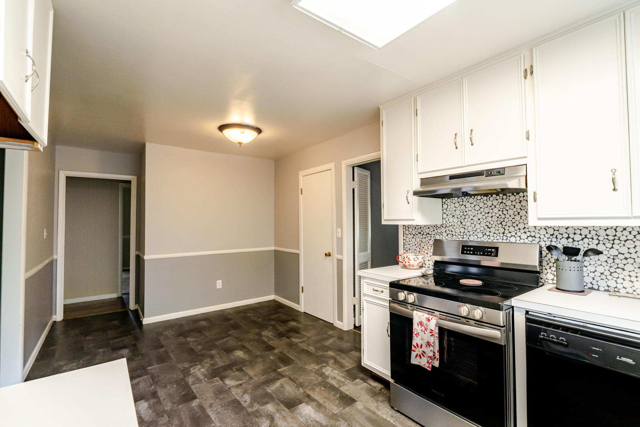 518 West College Street Property Photo 13