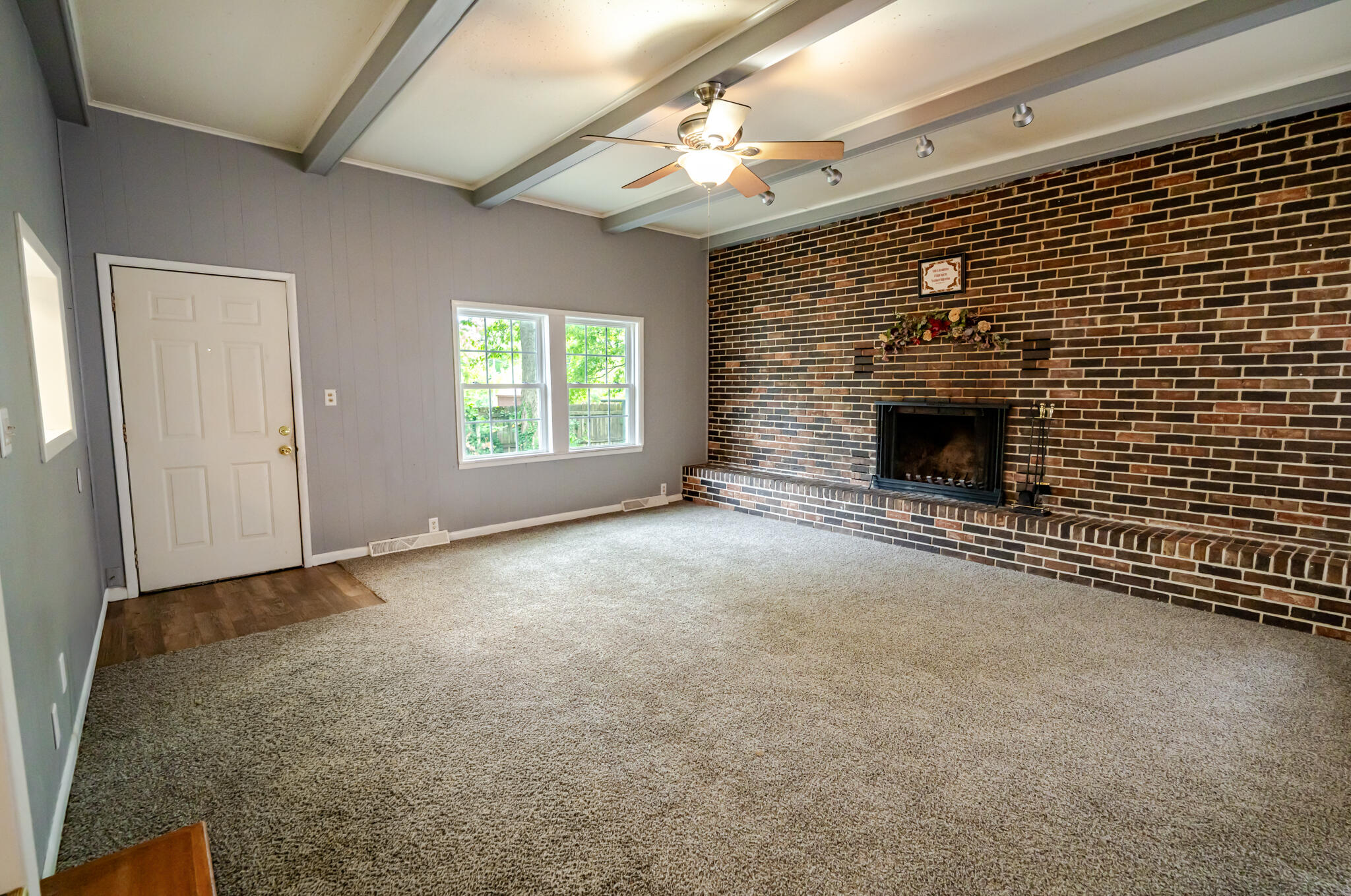 518 West College Street Property Photo 14