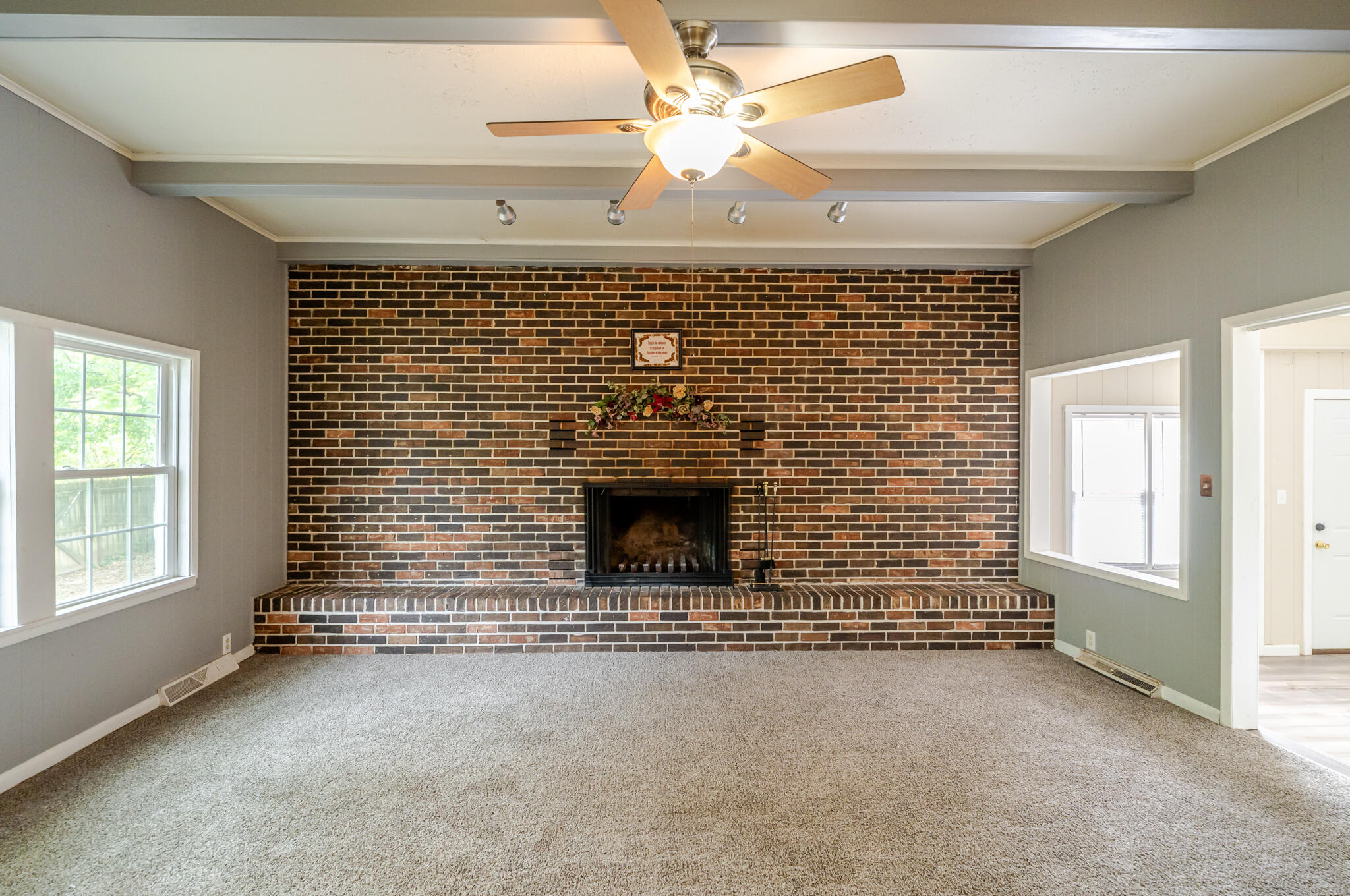 518 West College Street Property Photo 16