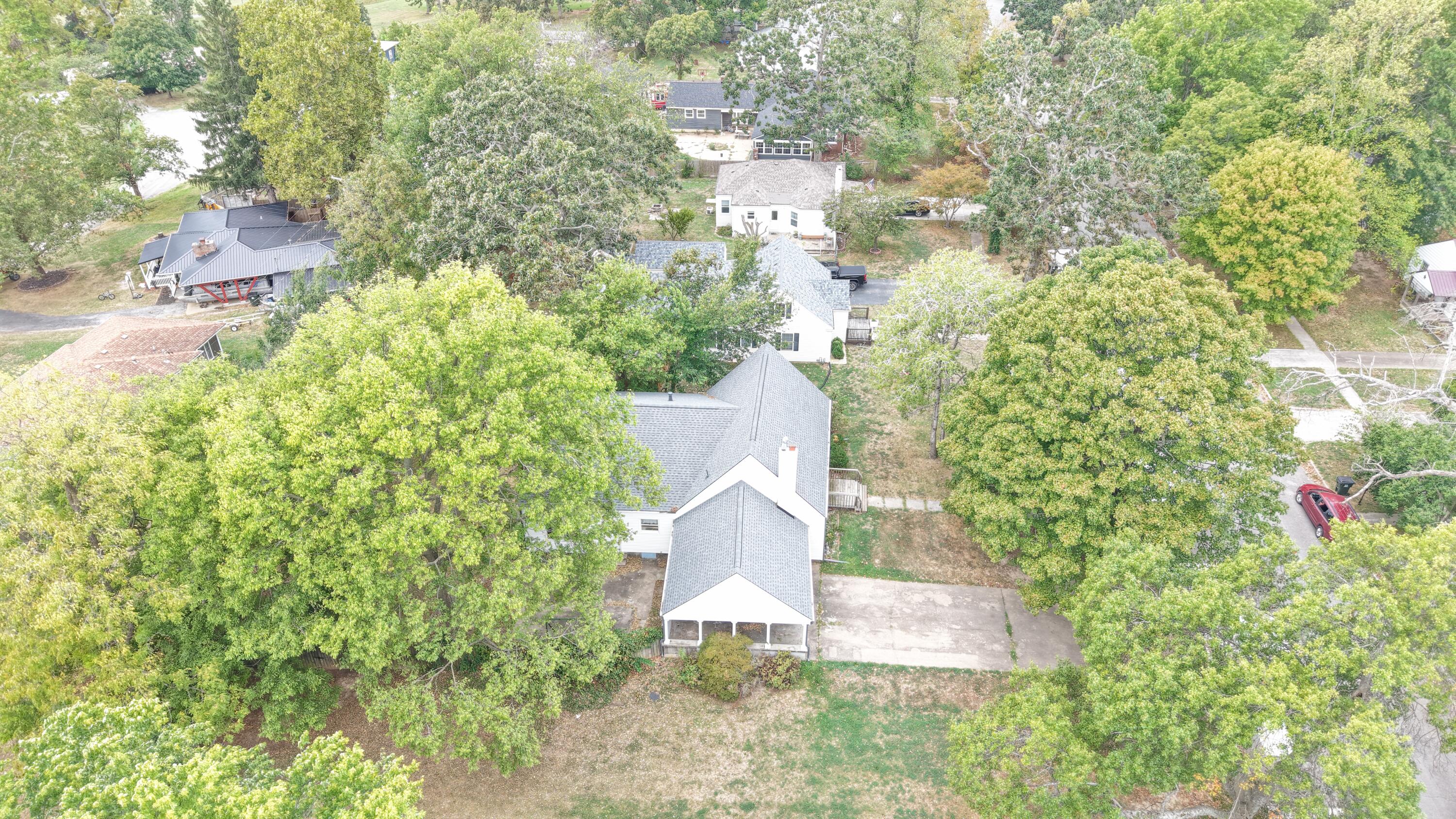 518 West College Street Property Photo 45