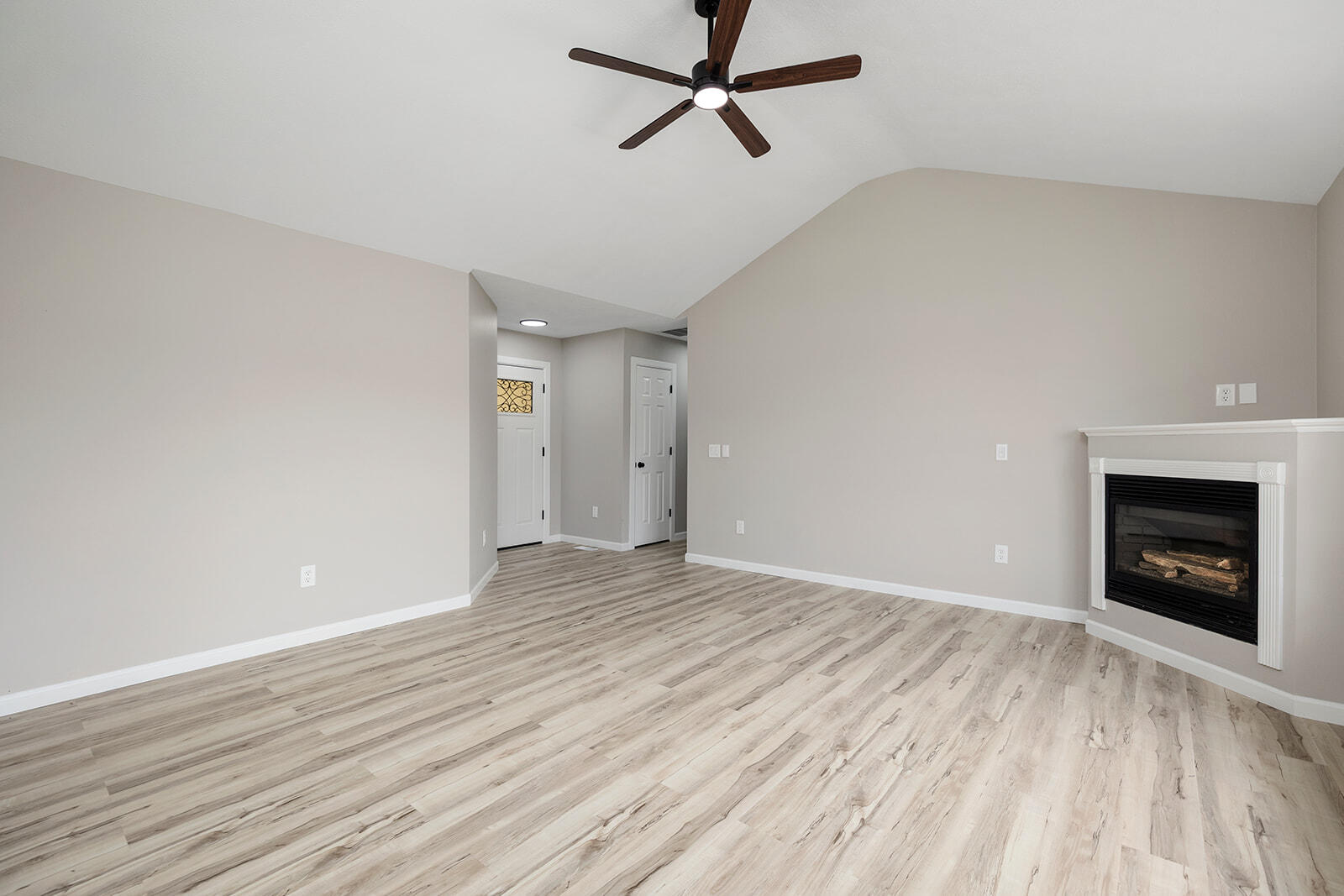 319 West Cherokee Property Photo 6