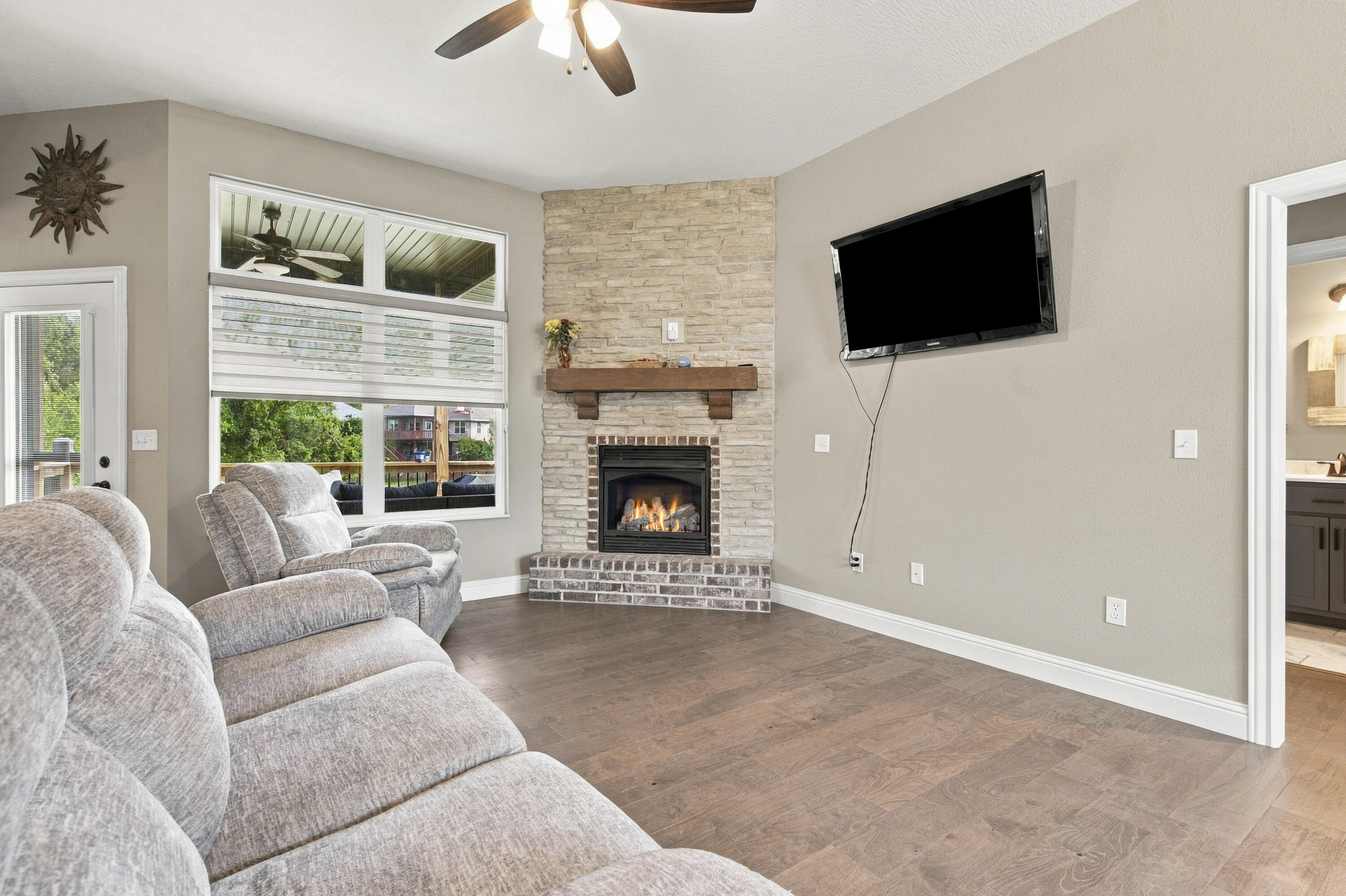 1163 East Headley Street Property Photo 4