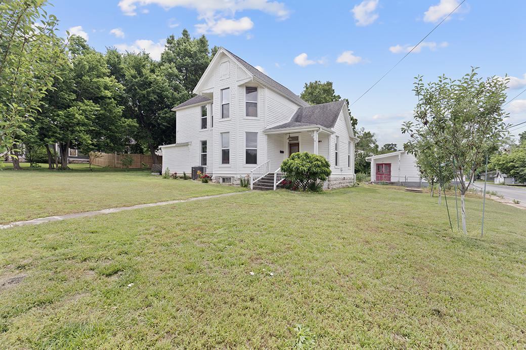 505 East Center Street Property Photo 1