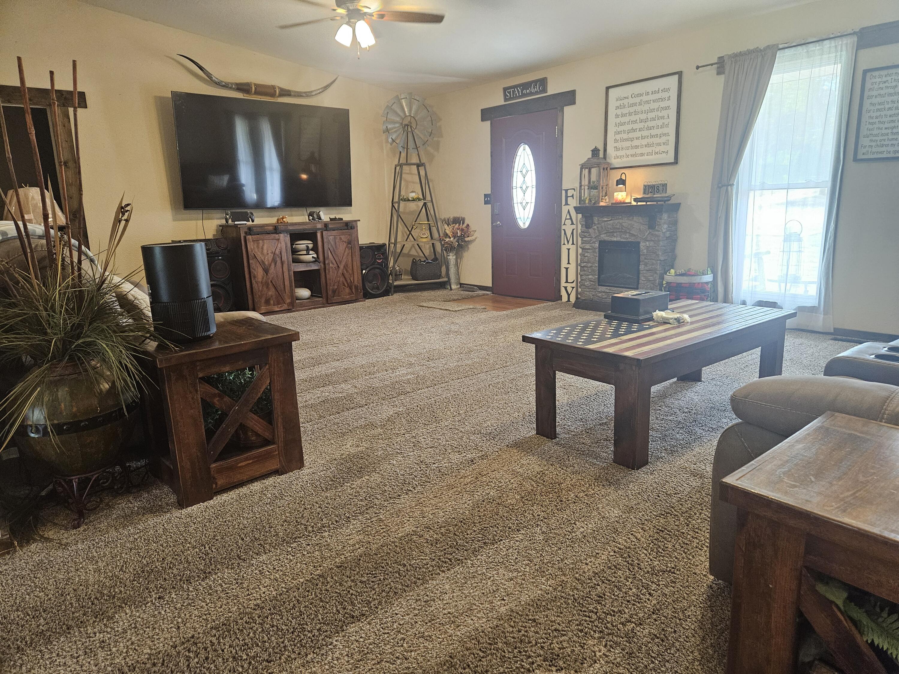 999 East Sunshine Drive Property Photo 3