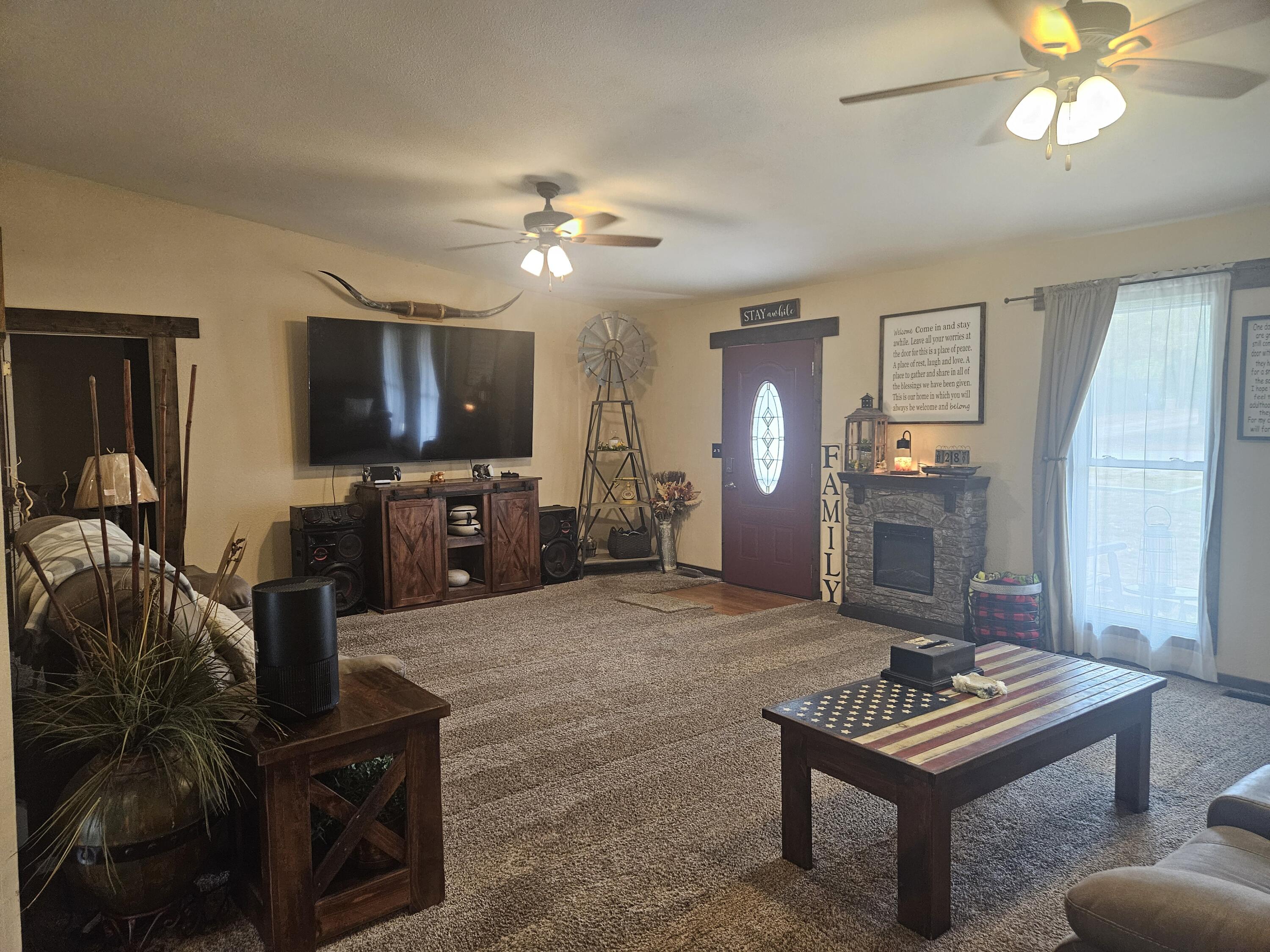 999 East Sunshine Drive Property Photo 4