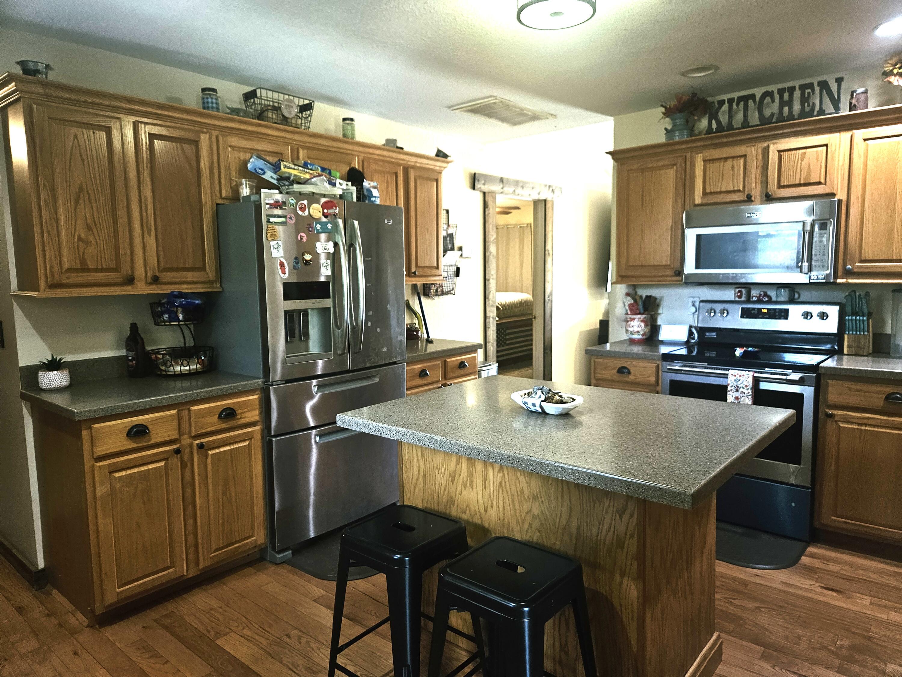 999 East Sunshine Drive Property Photo 9