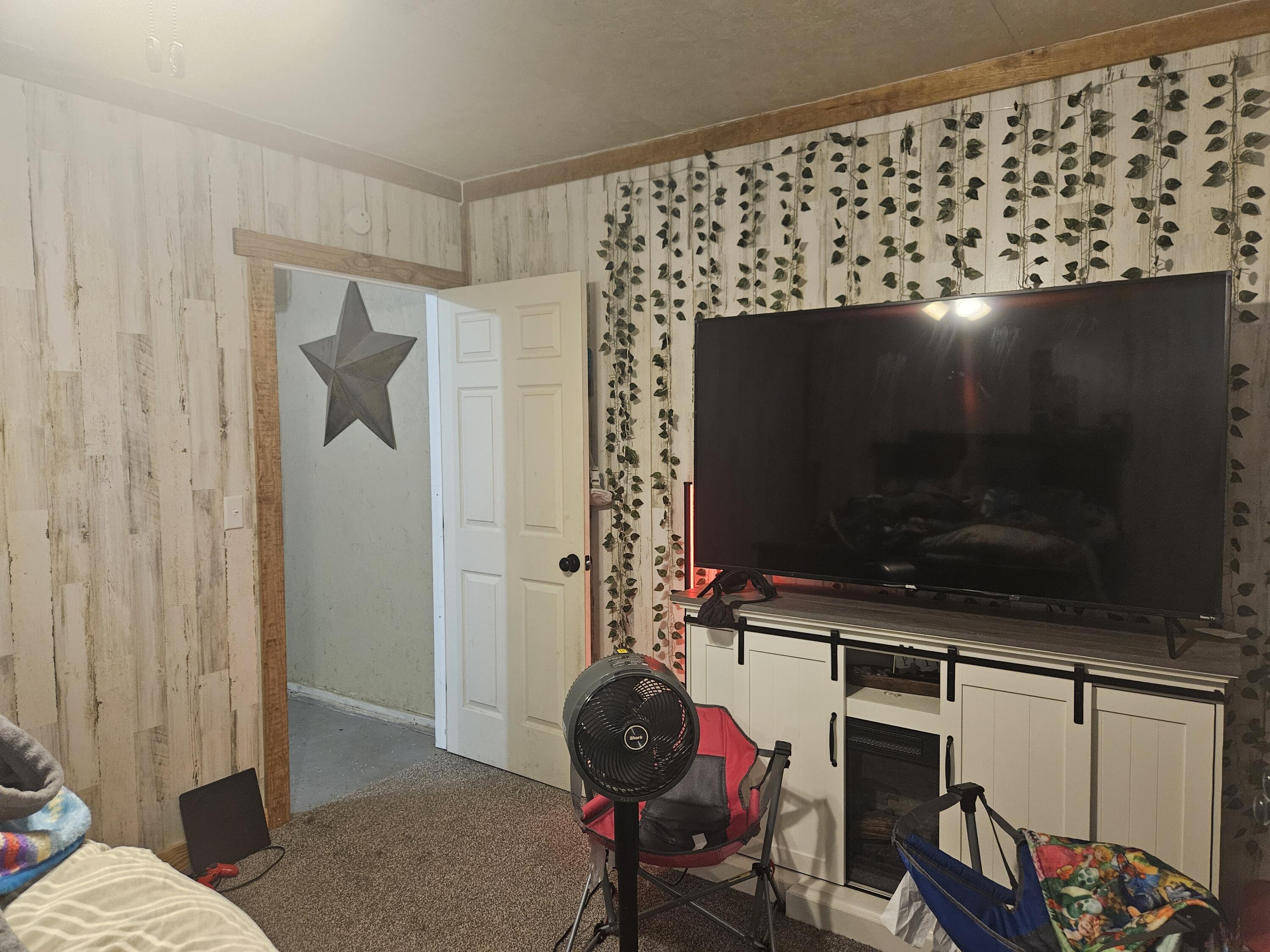 999 East Sunshine Drive Property Photo 18