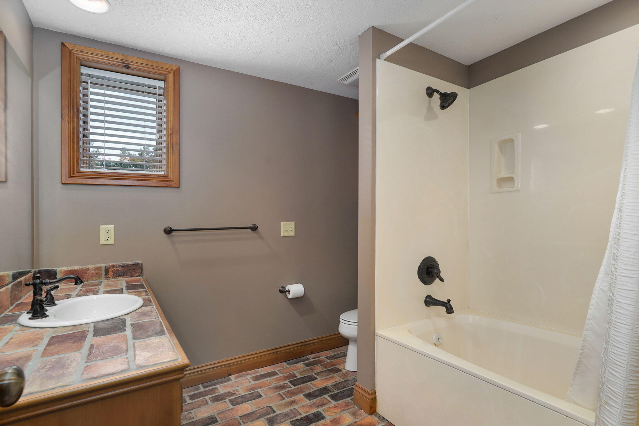 1804 North Hearthstone Lane Property Photo 45