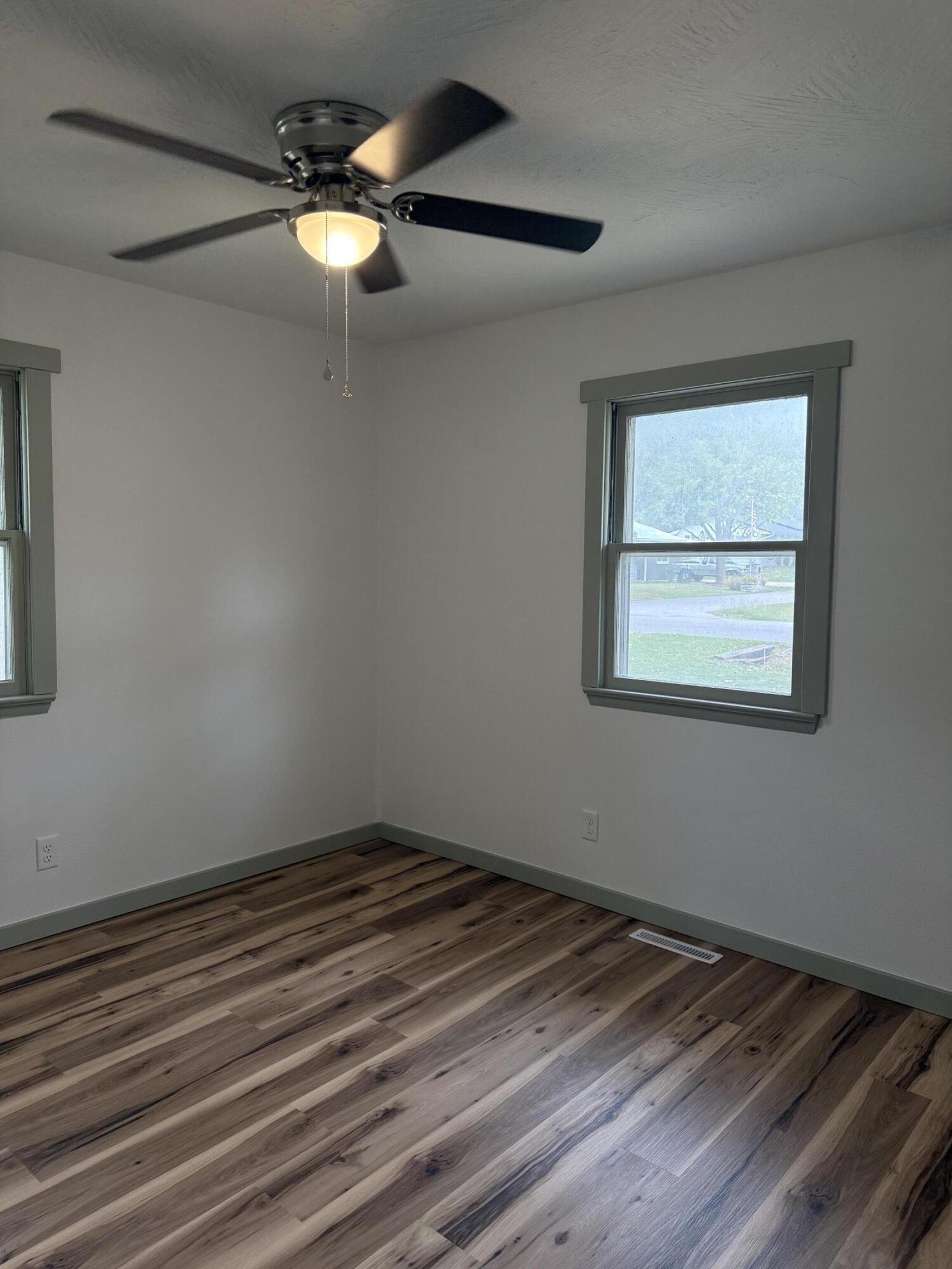 307 South Western Street Property Photo 8