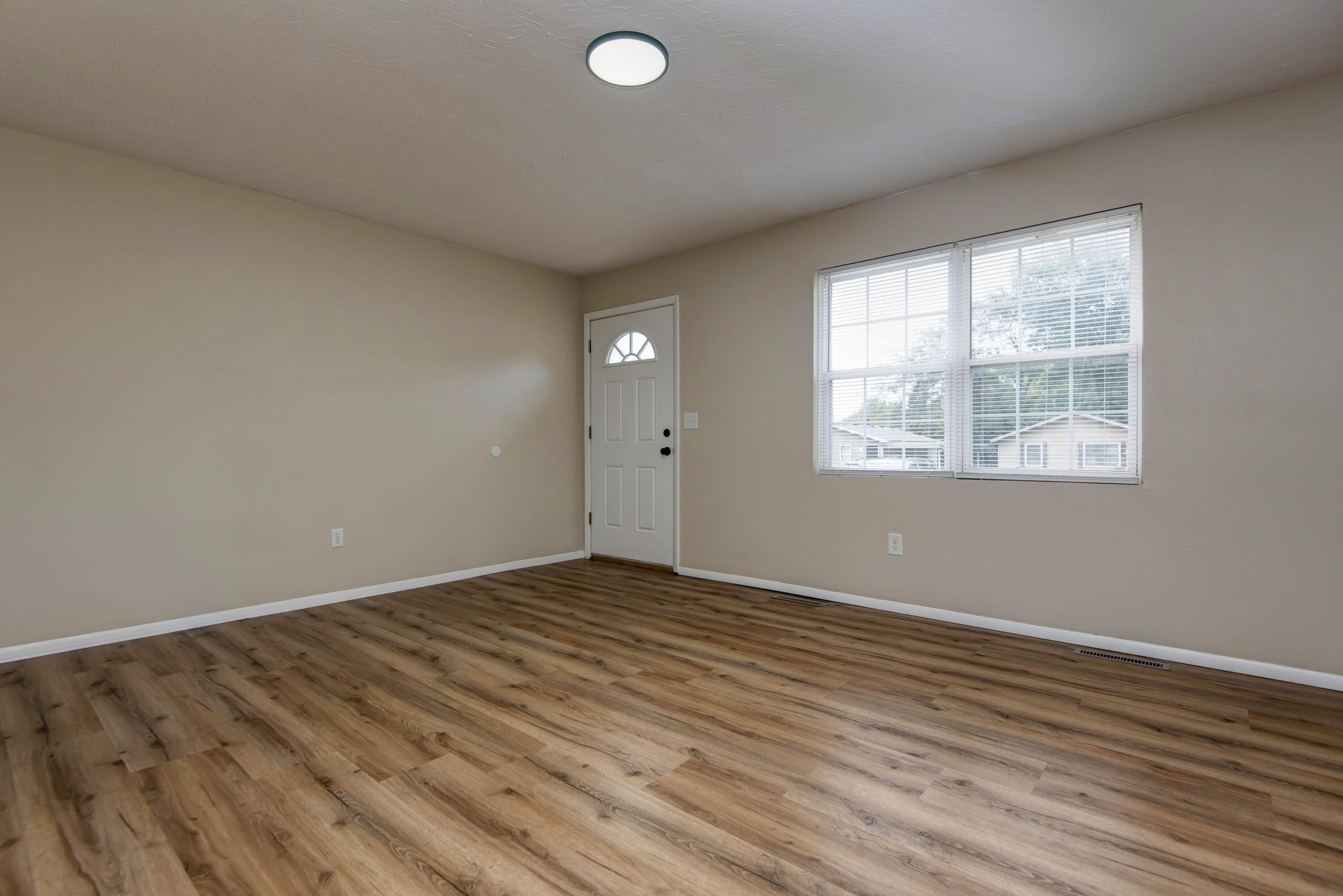 2727 West Nichols Street Property Photo 4
