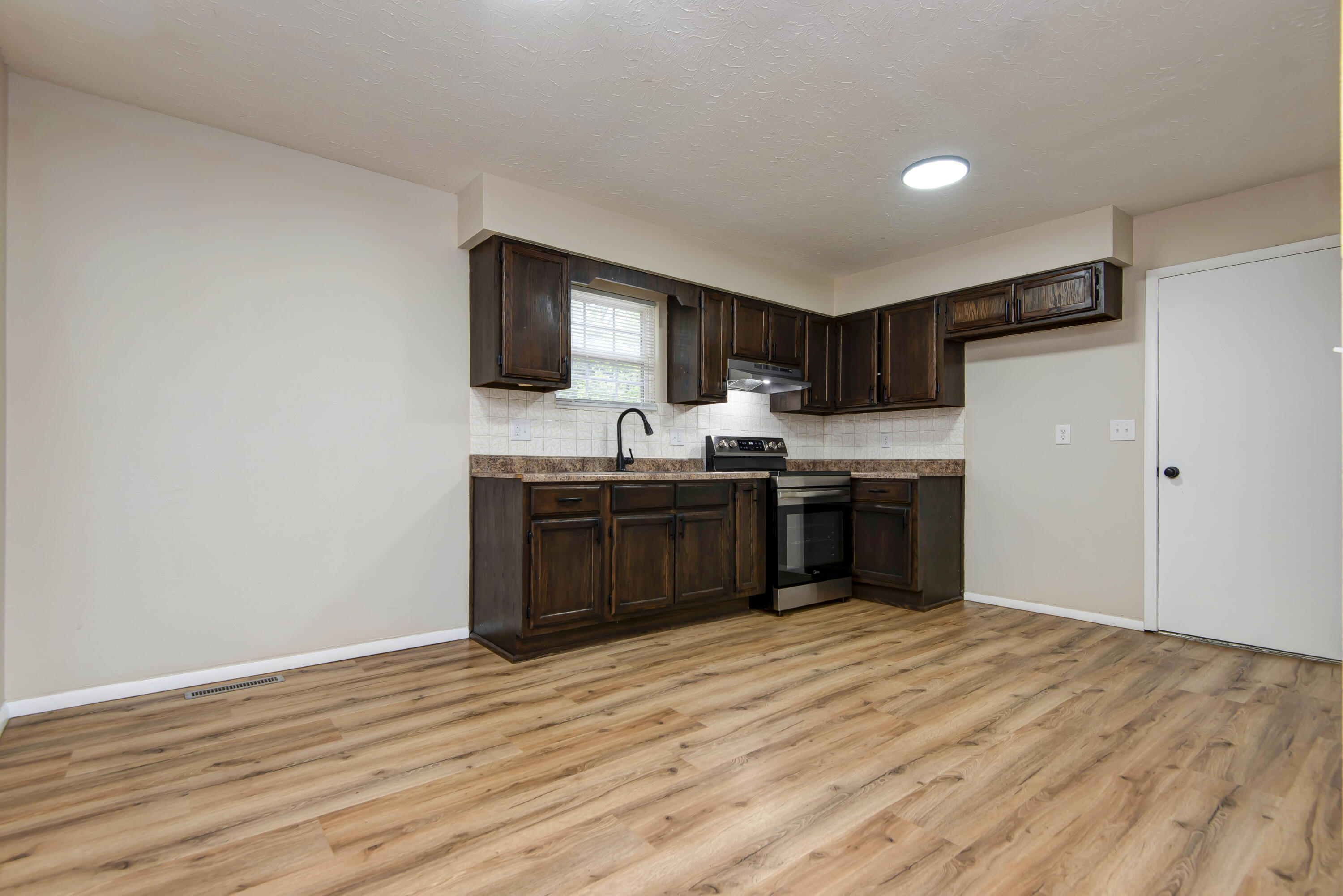 2727 West Nichols Street Property Photo 5